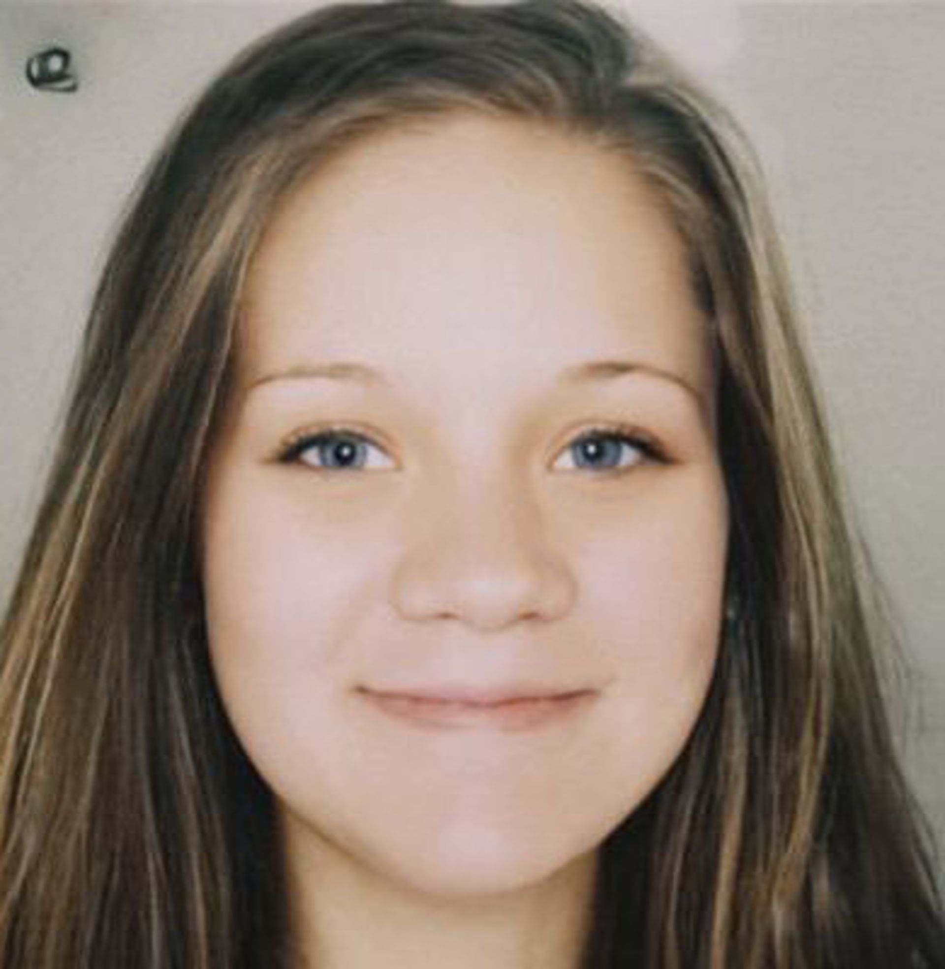 چهره دختر خوشحال لوبا دوژنکو کاربر جعلی توییتر