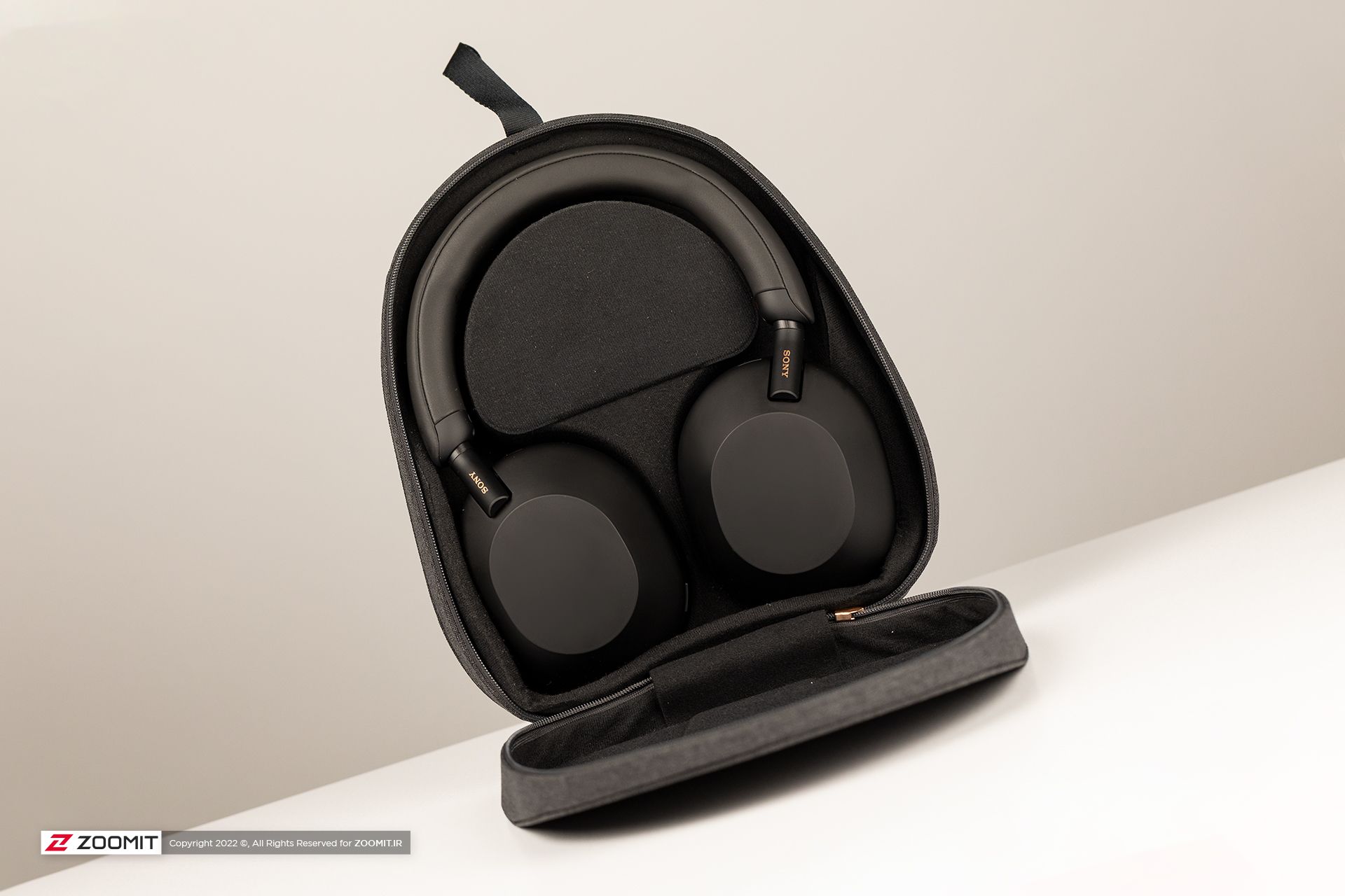 هدفون WH-1000XM5 سونی همراه با کیس