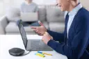 اسپیکر انکر Anker PowerConf S330 متصل به لپتاپ