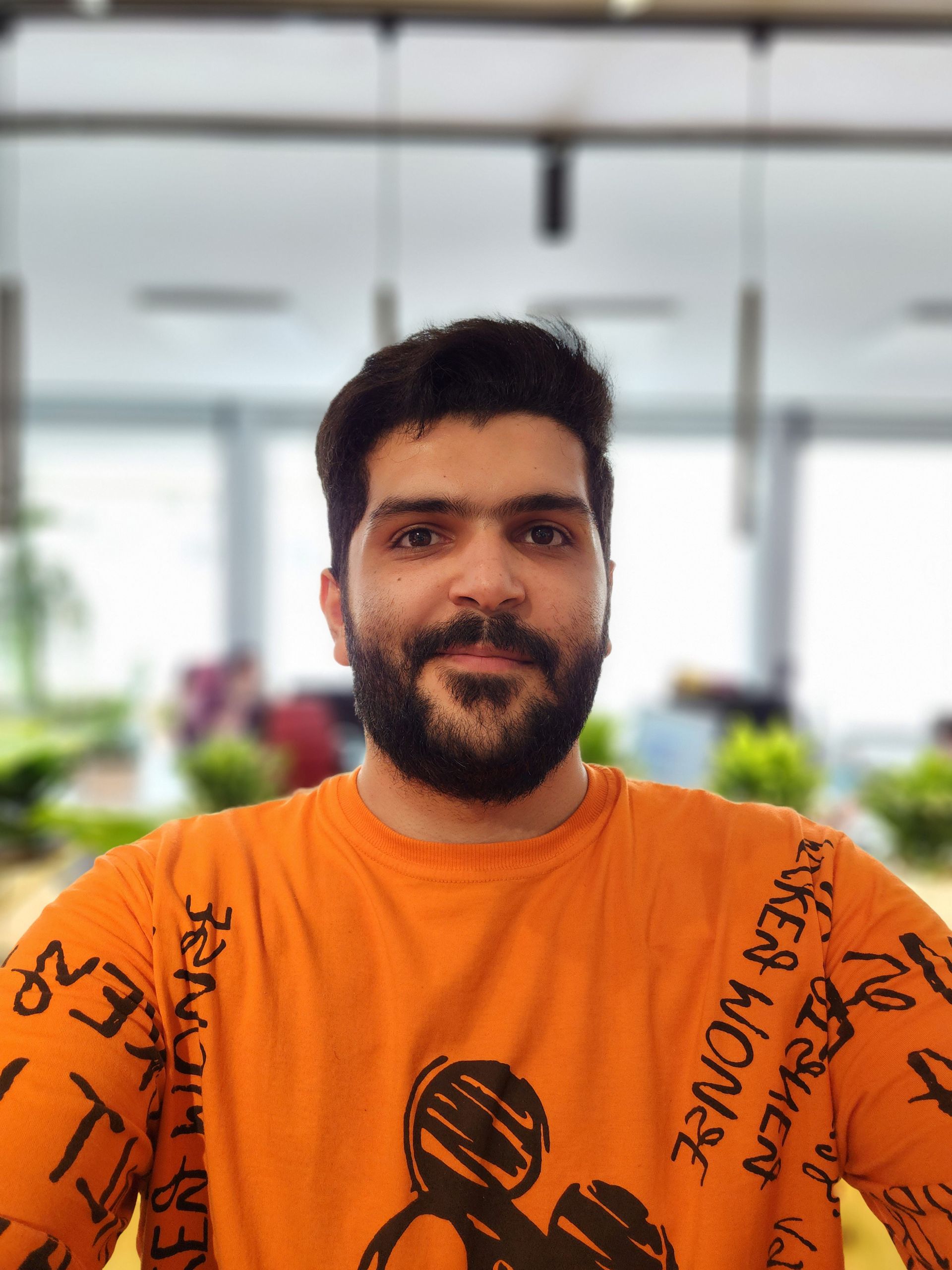 عکس سلفی با دوربین پشتی اصلی گلکسی زد فولد ۴