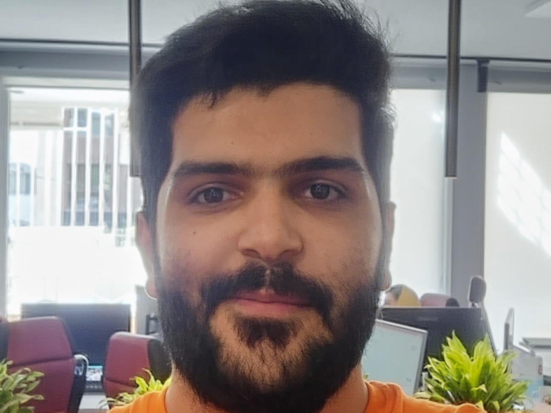 کراپ عکس سلفی با دوربین سلفی زیر نمایشگر گلکسی زد فولد ۴