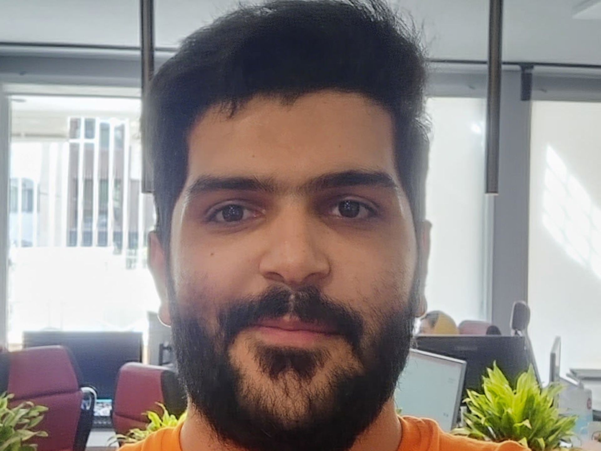 کراپ عکس سلفی با دوربین سلفی زیر نمایشگر گلکسی زد فولد ۴