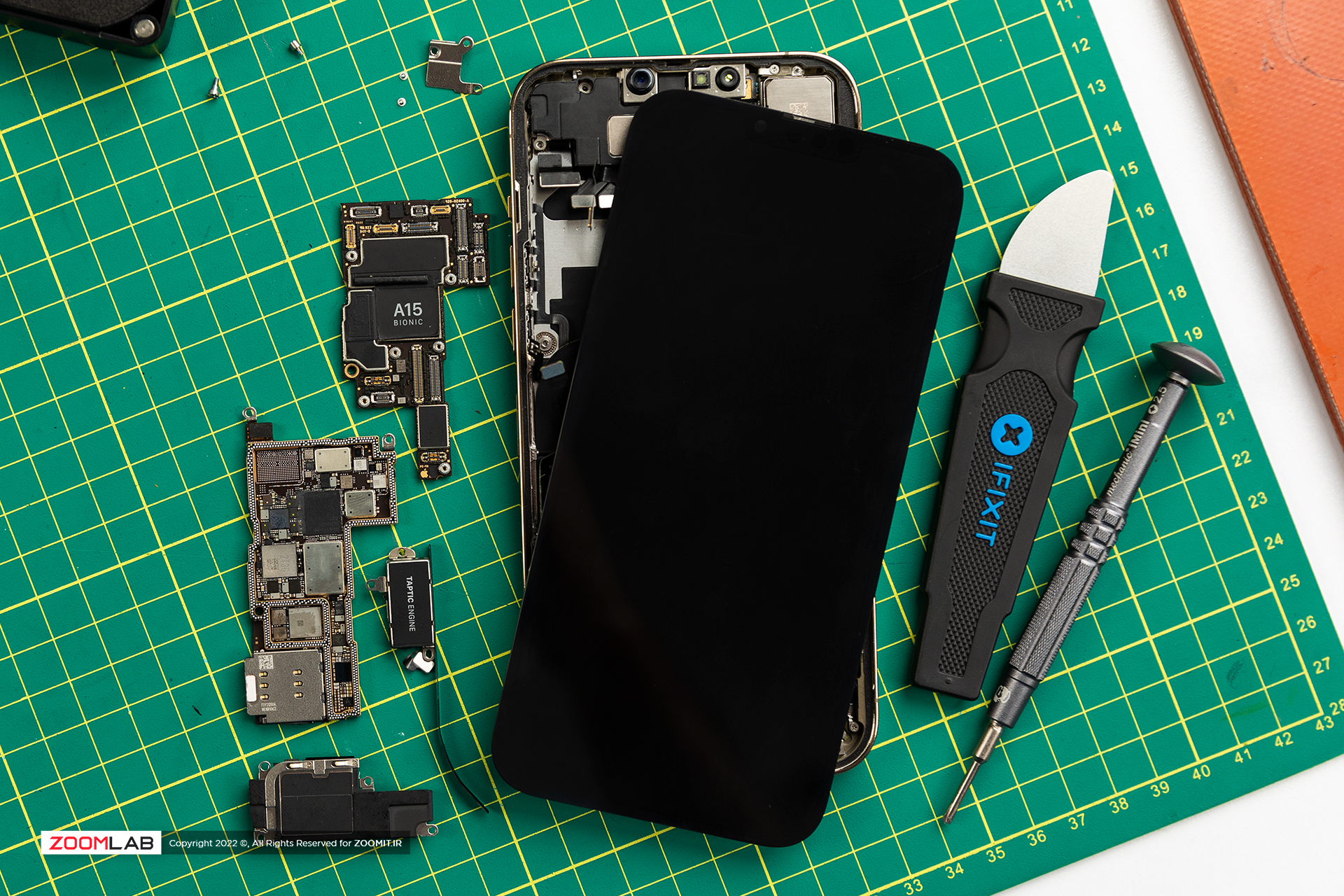 2022 8 iphone 13 pro max zoomlab teardown 638bb840e60c0026b82553b1