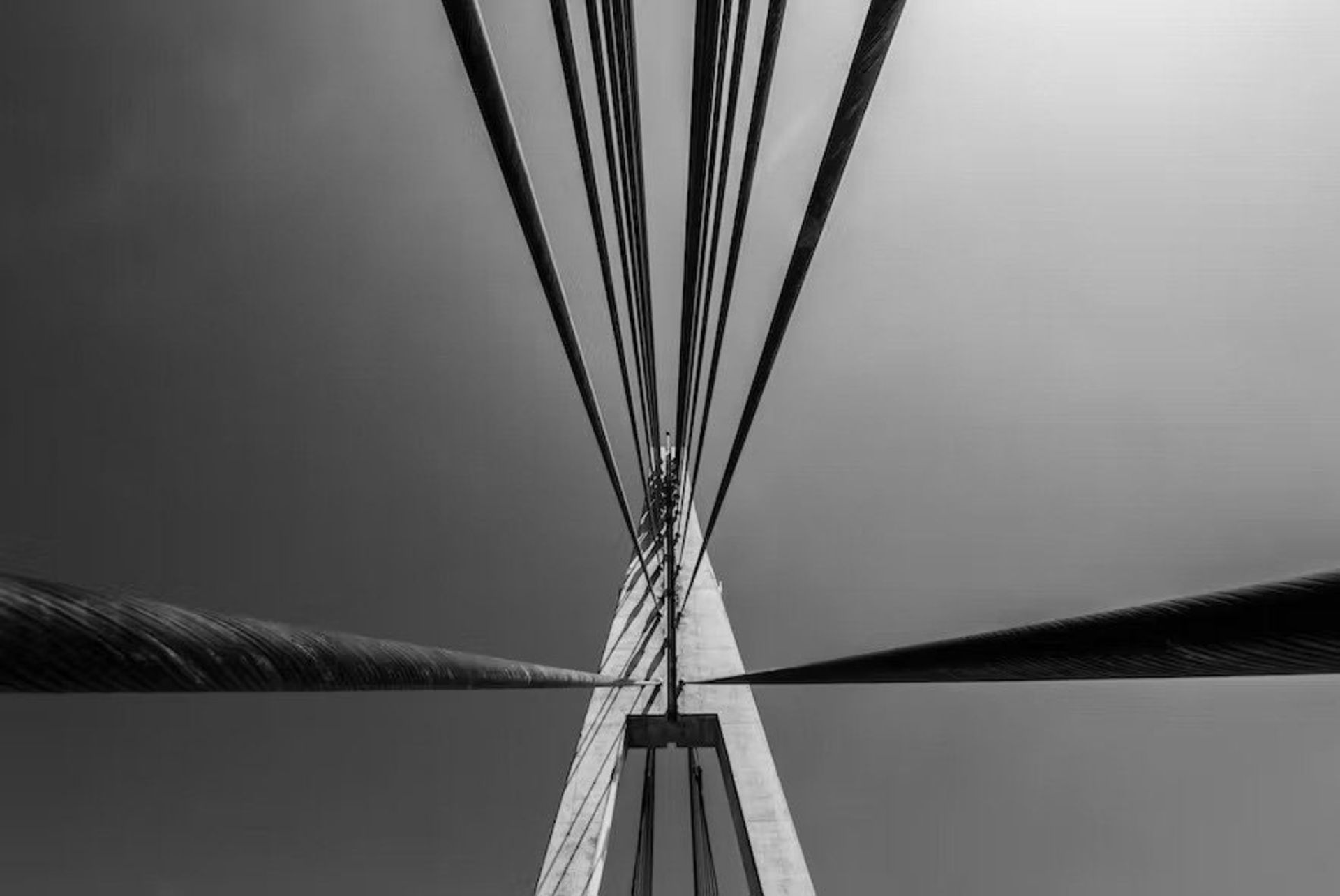 پل کابلی سیاه و سفید