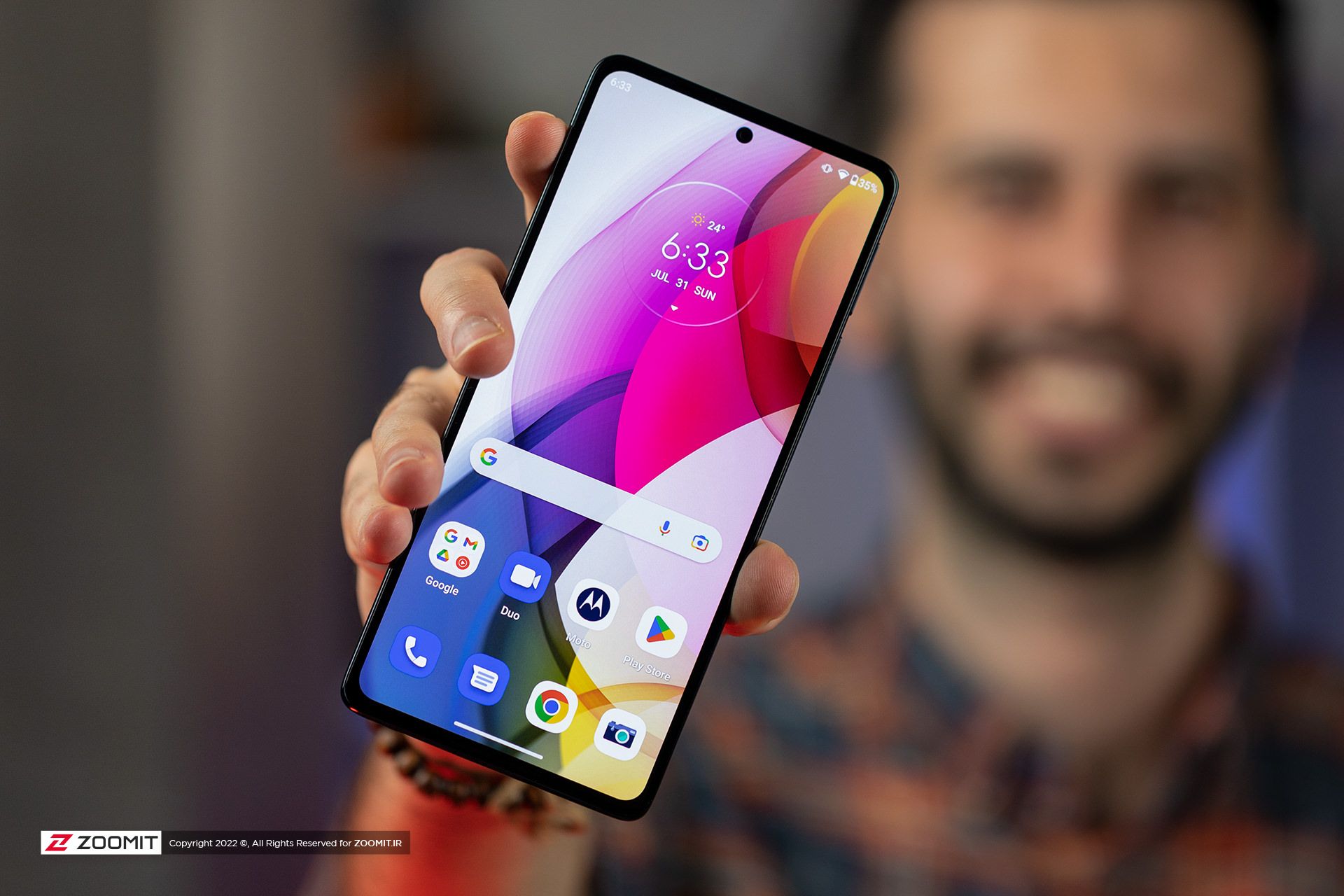 موتورولا اج ۳۰ پرو در دستان بهزاد مرعشیان