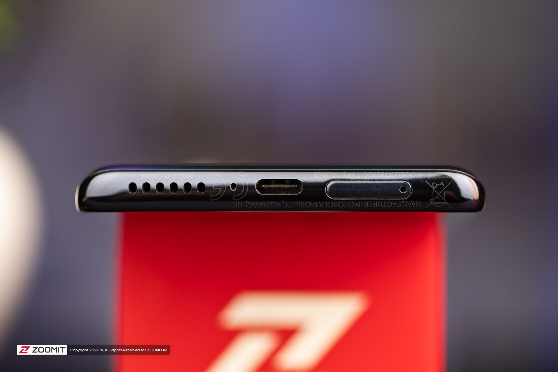 لبه پایینی موتورولا اج ۳۰ پرو