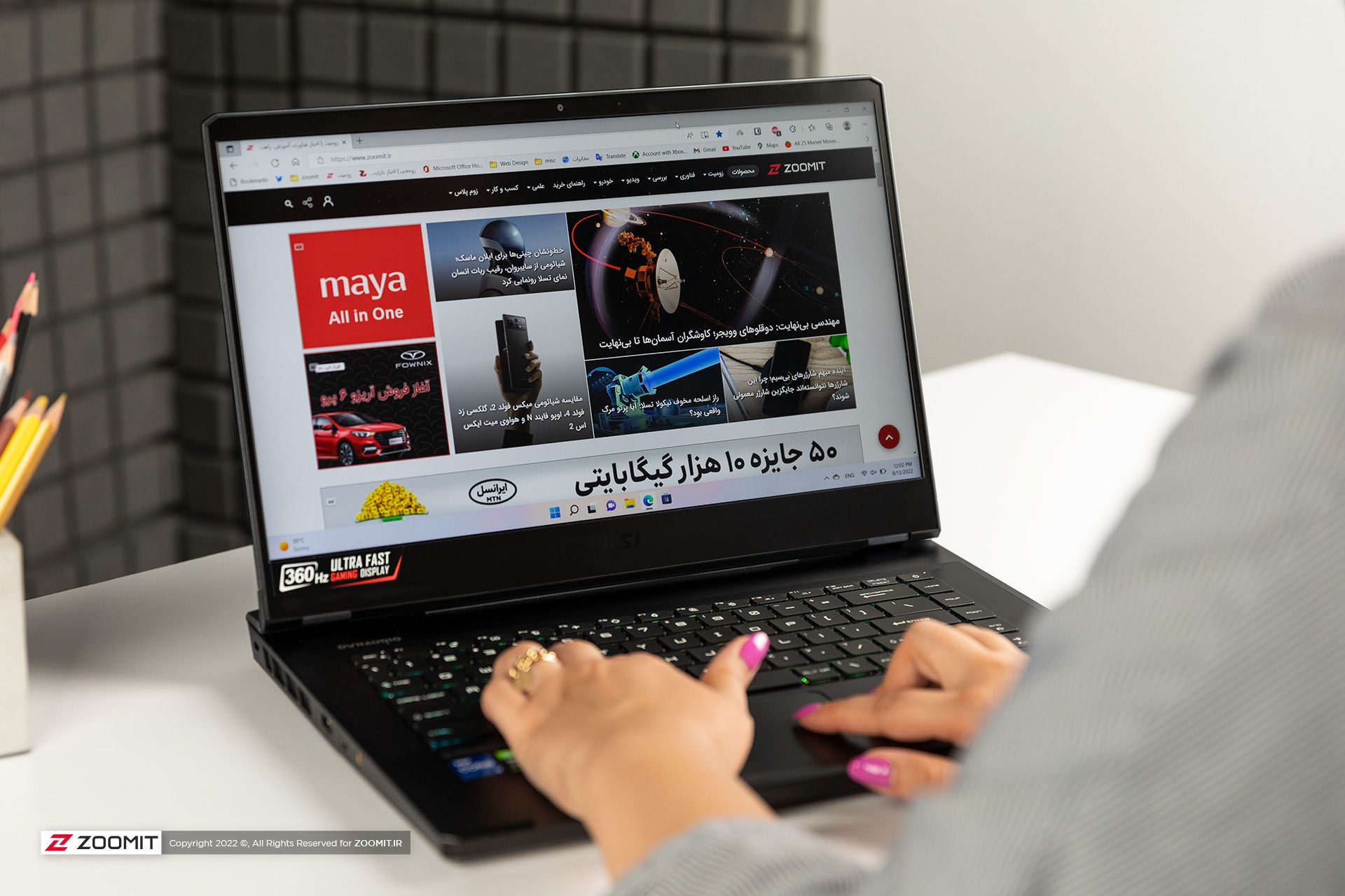 گشتن در وبسایت زومیت با لپ‌تاپ MSI Raider GE66