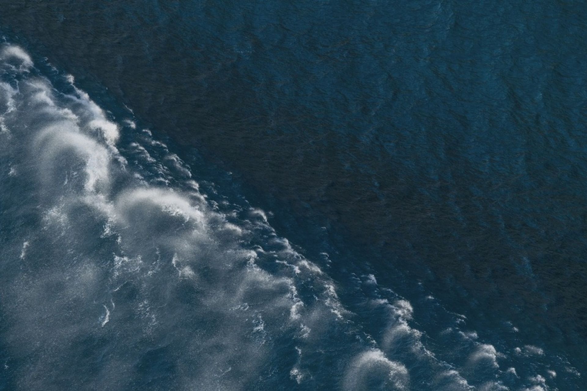 عکس‌های باورنکردنی از زیبایی و قدرت موج‌های دریایی