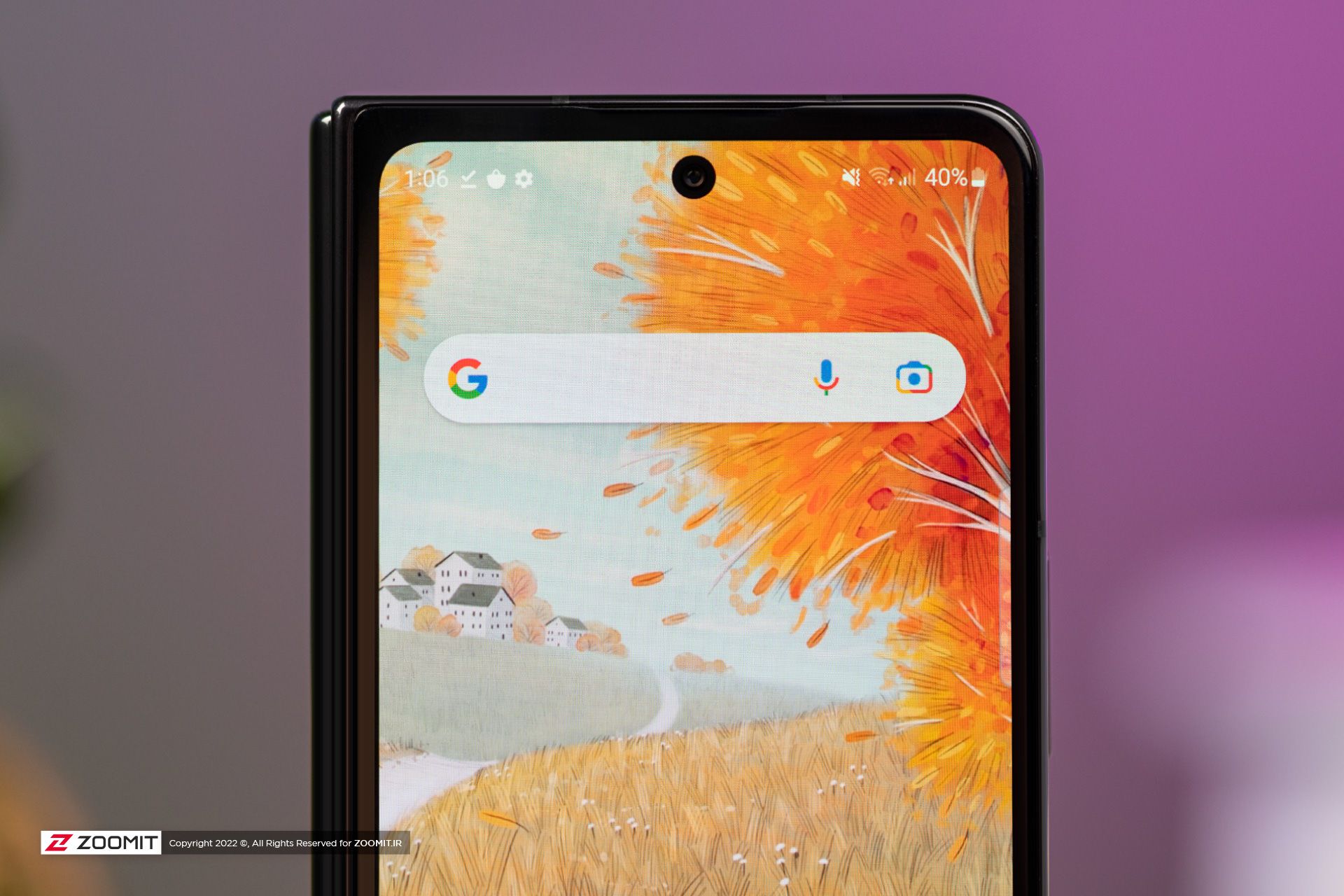 نمای نزدیک از دوربین سلفی روی نمایشگر کاور گلکسی زد فولد ۴