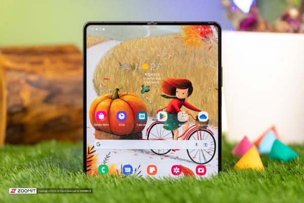 نمایشگر اصلی گلکسی زد فولد ۴ در حالت باز