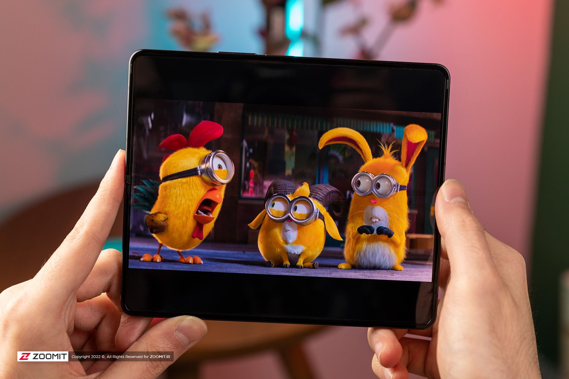 تماشای فیلم با گلکسی زد فولد ۴