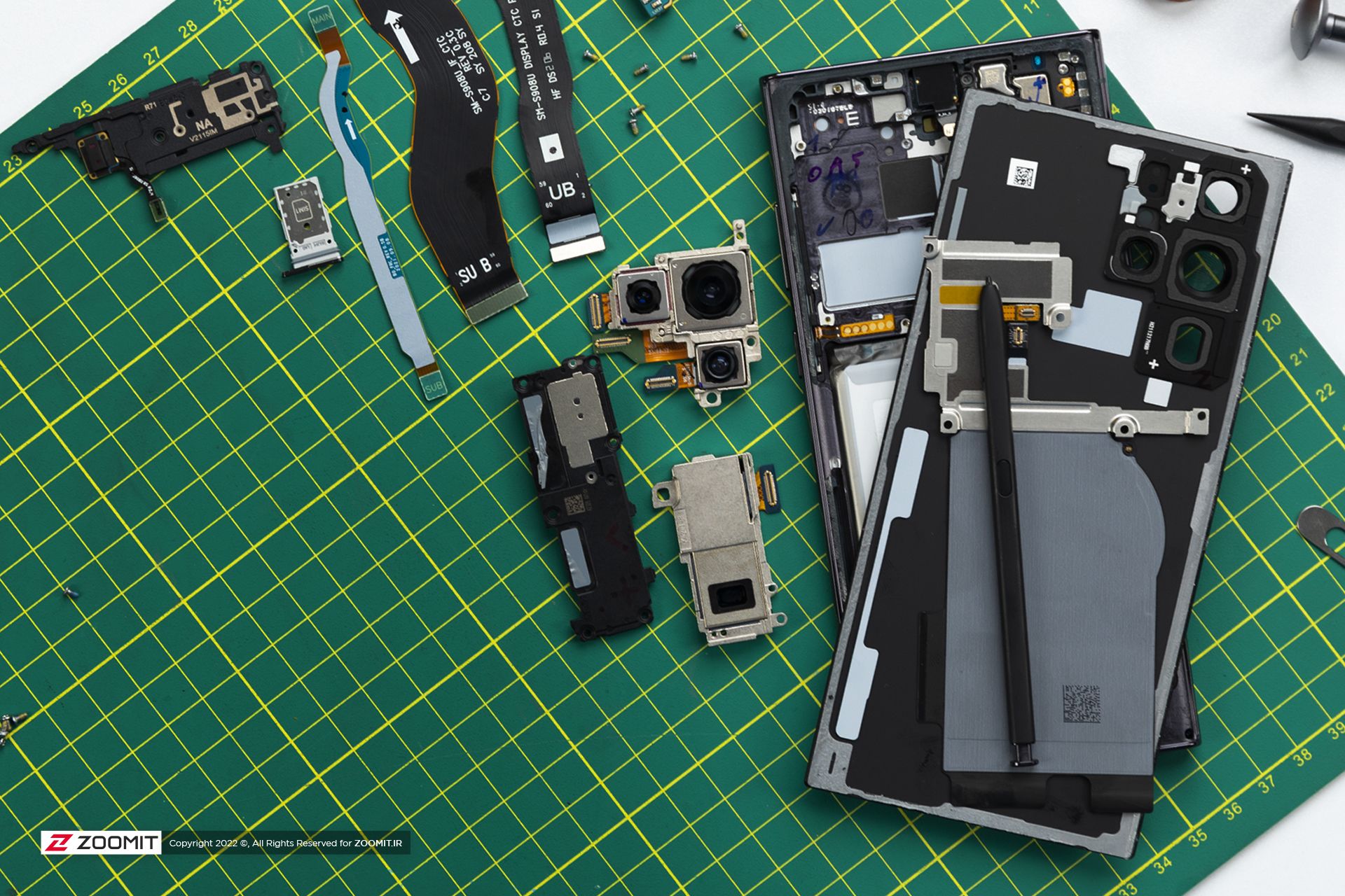 زوم‌لب کالبدشکافی گلکسی S22 اولترا