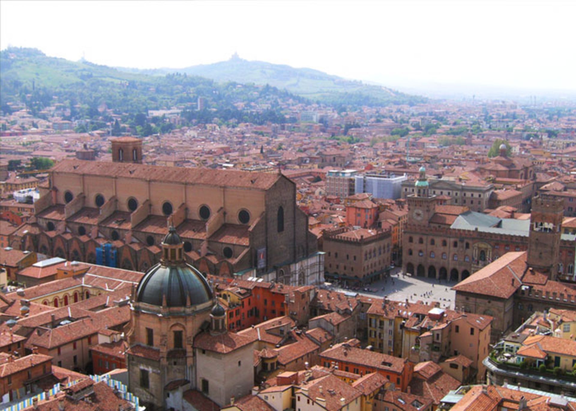 مقاصد مسافرتی خلوت- بولونیا، ایتالیا