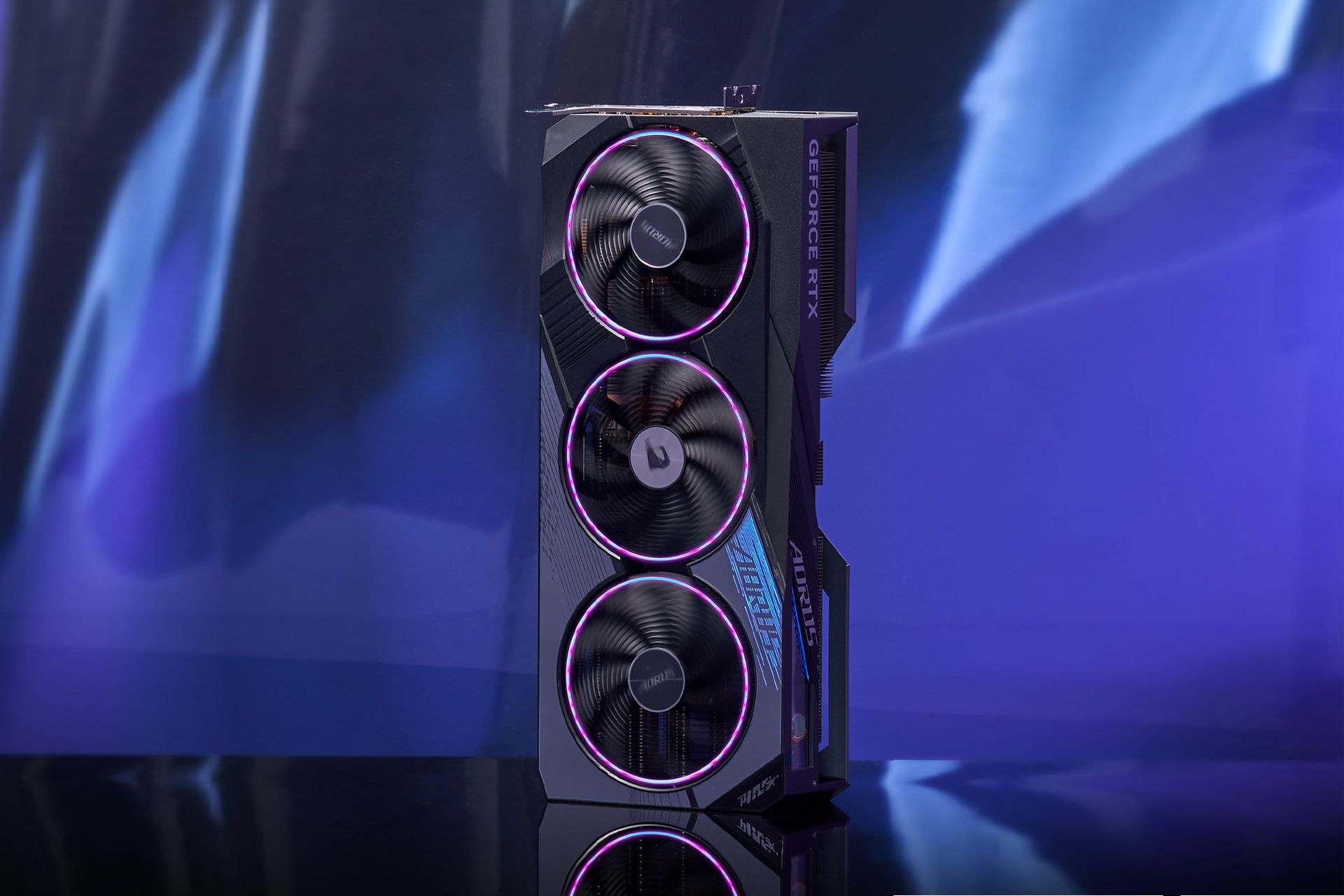 کارت گرافیک سفارشی RTX 4090 انویدیا گیگابایت با سه فن