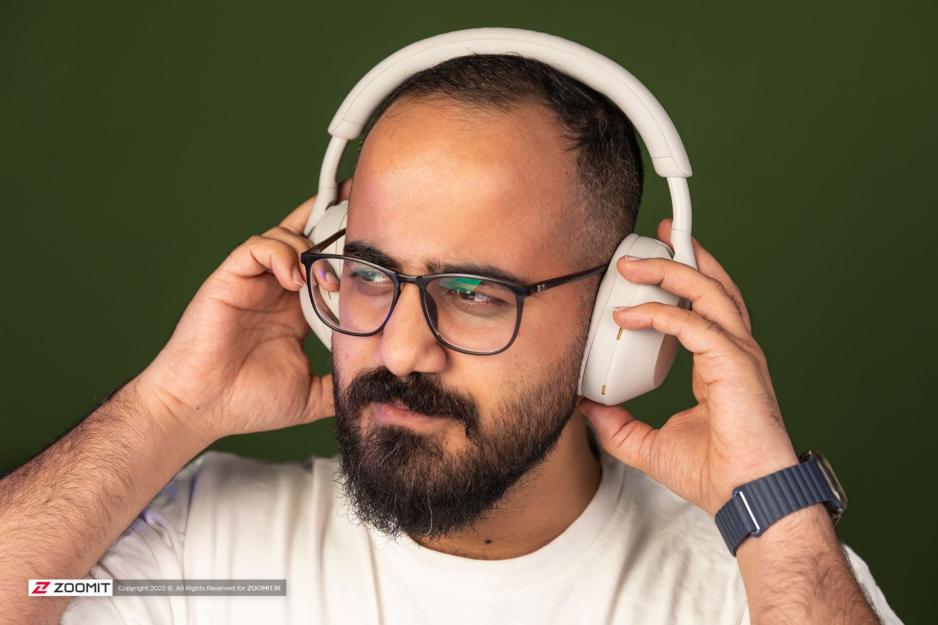 هدفون XM5 سونی روی سر