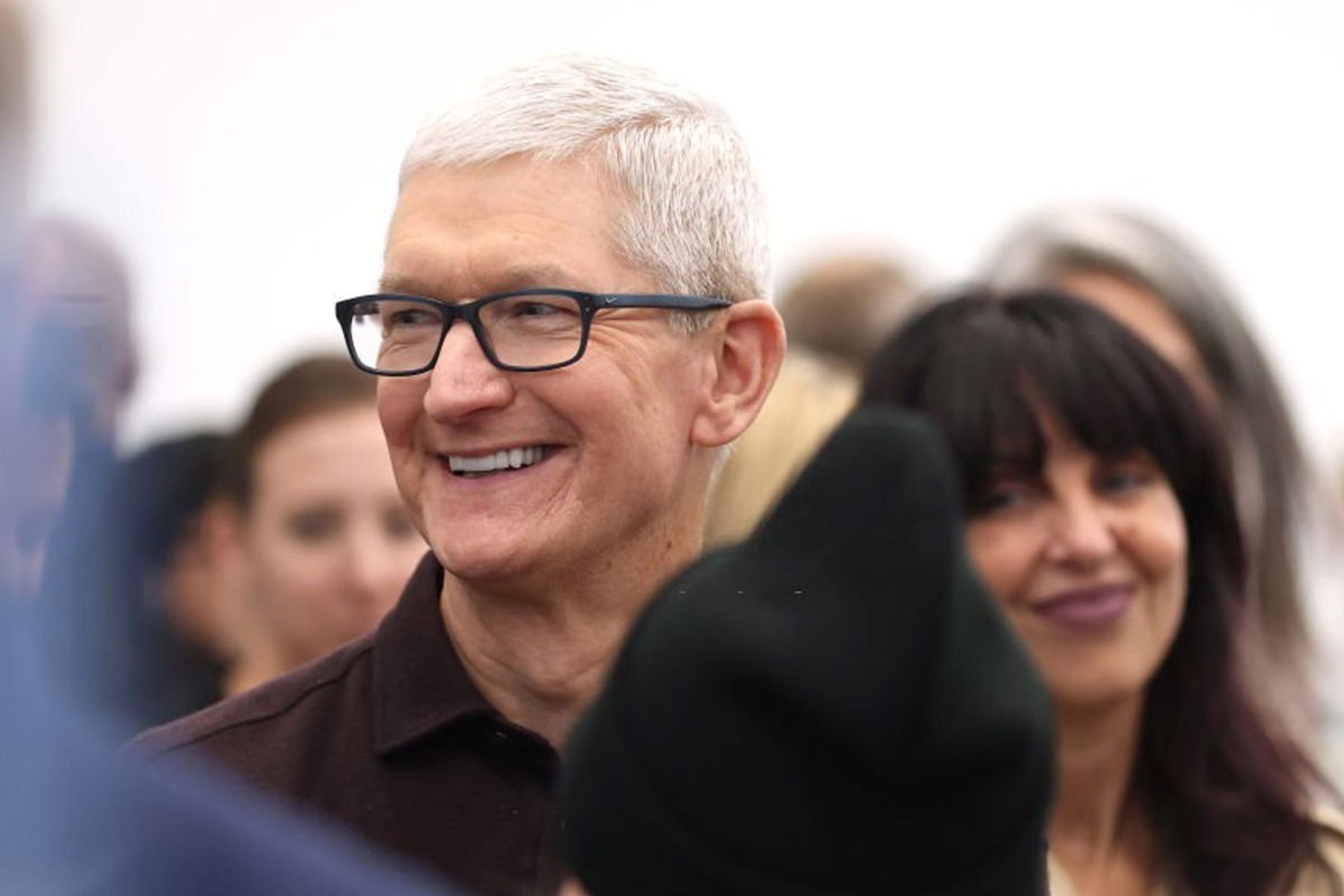 لبخند تیم کوک Tim Cook مدیرعامل اپل Apple در مراسم Far Out آیفون ۱۴