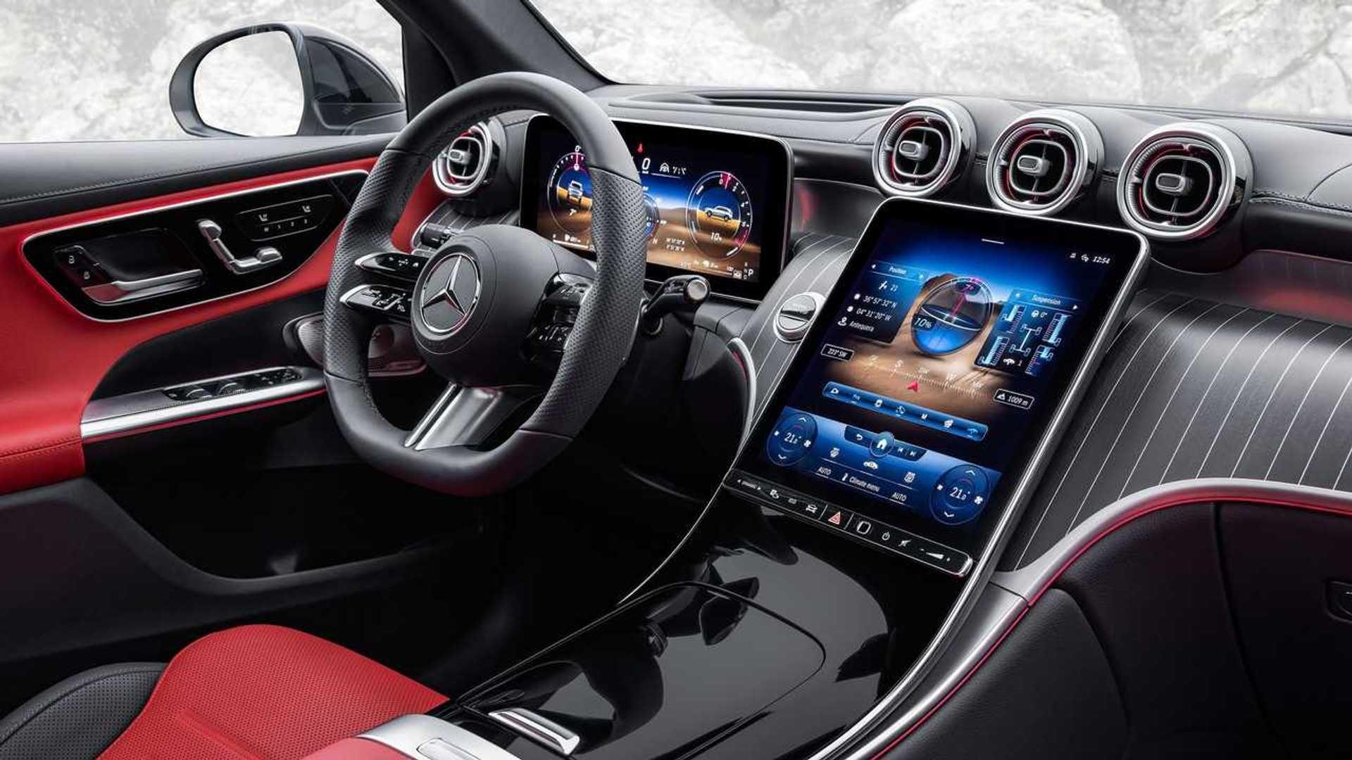 نمای داخل کابین خودرو مرسدس بنز GLC 2022