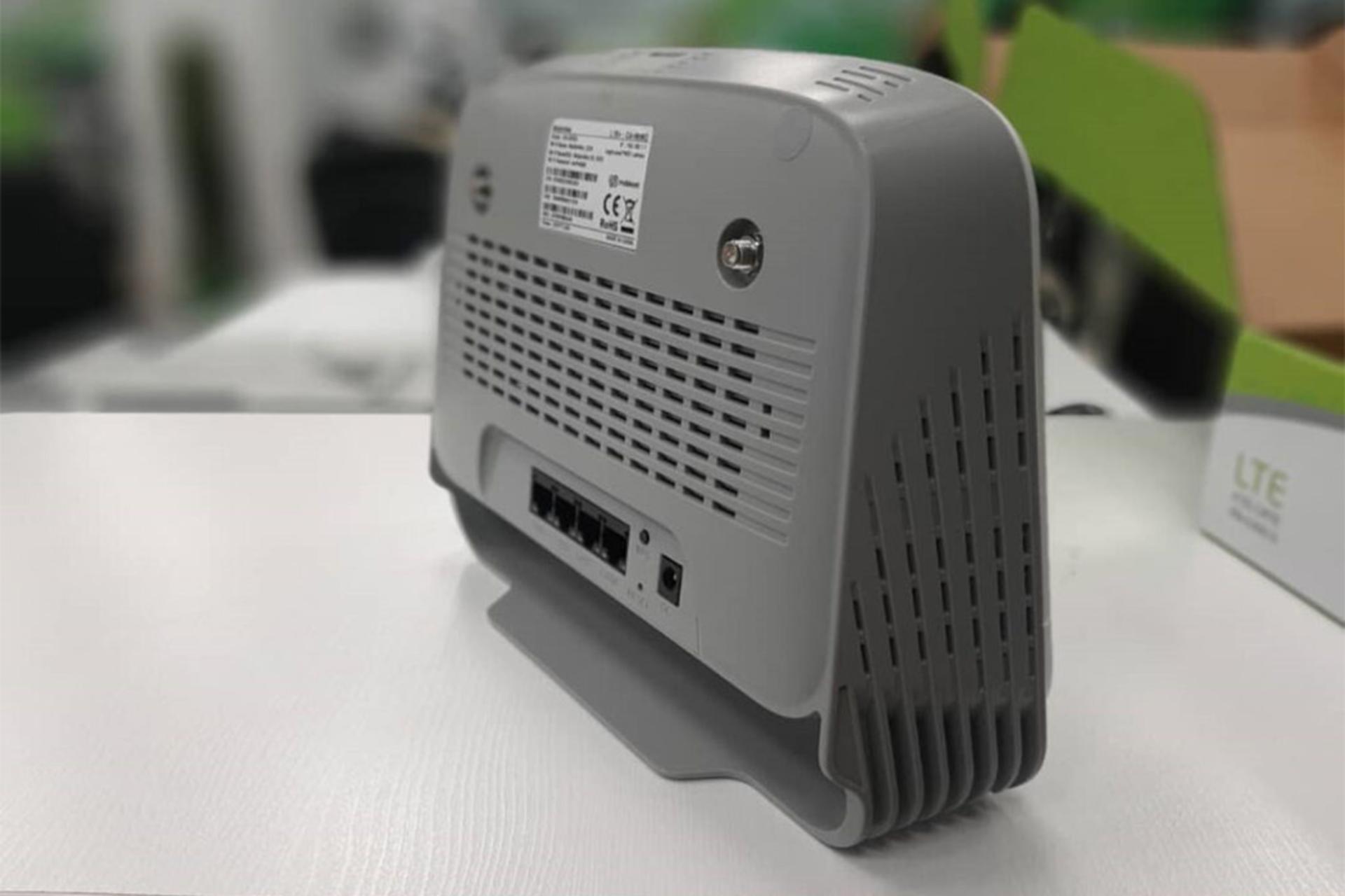 نمای پشتی مودم و روتر سیم‌ کارتی مبین نت Mobinnet MN-6300D