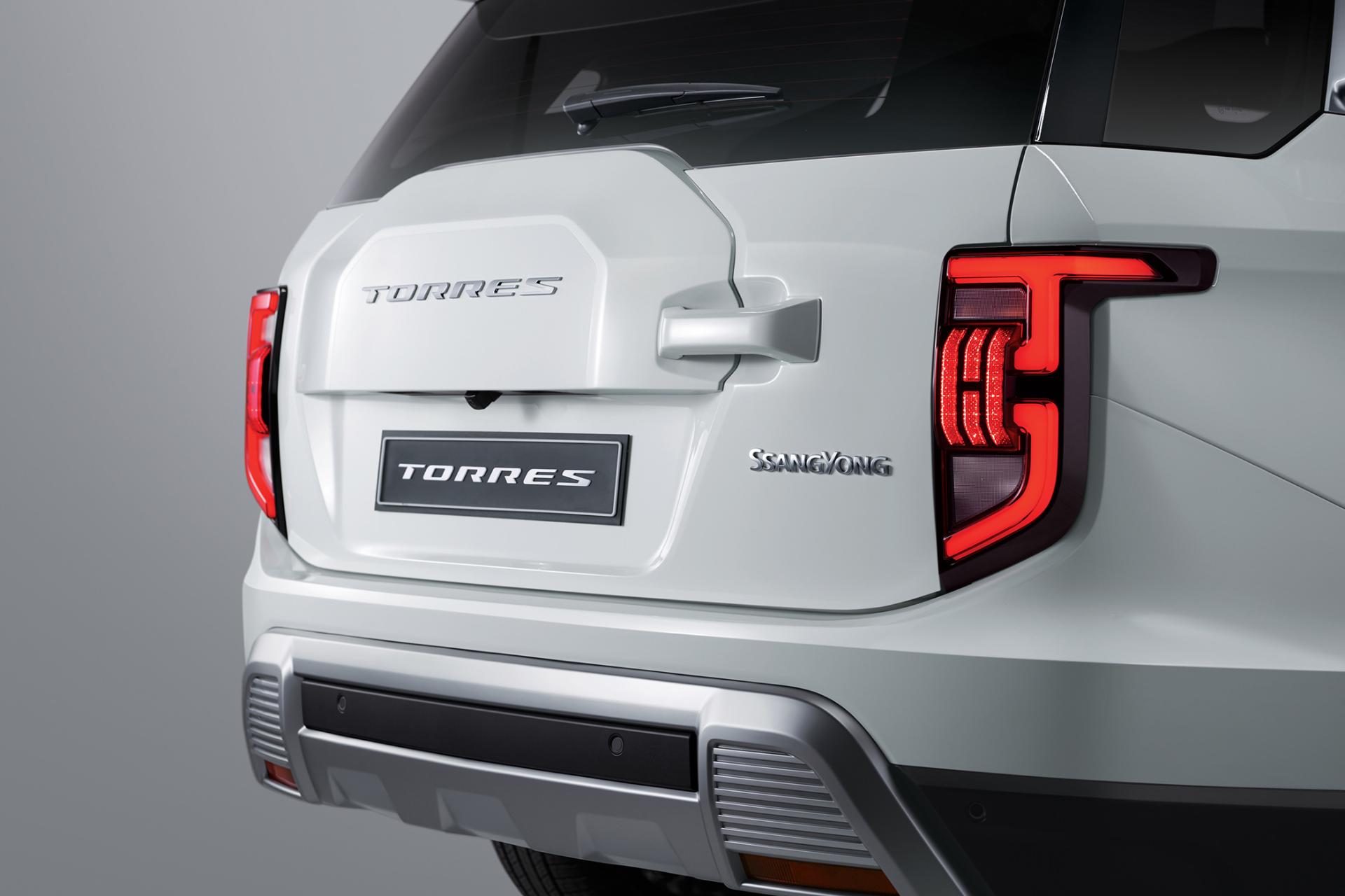 خودرو سانگ یانگ تورس SsangYong Torres نمای پشت