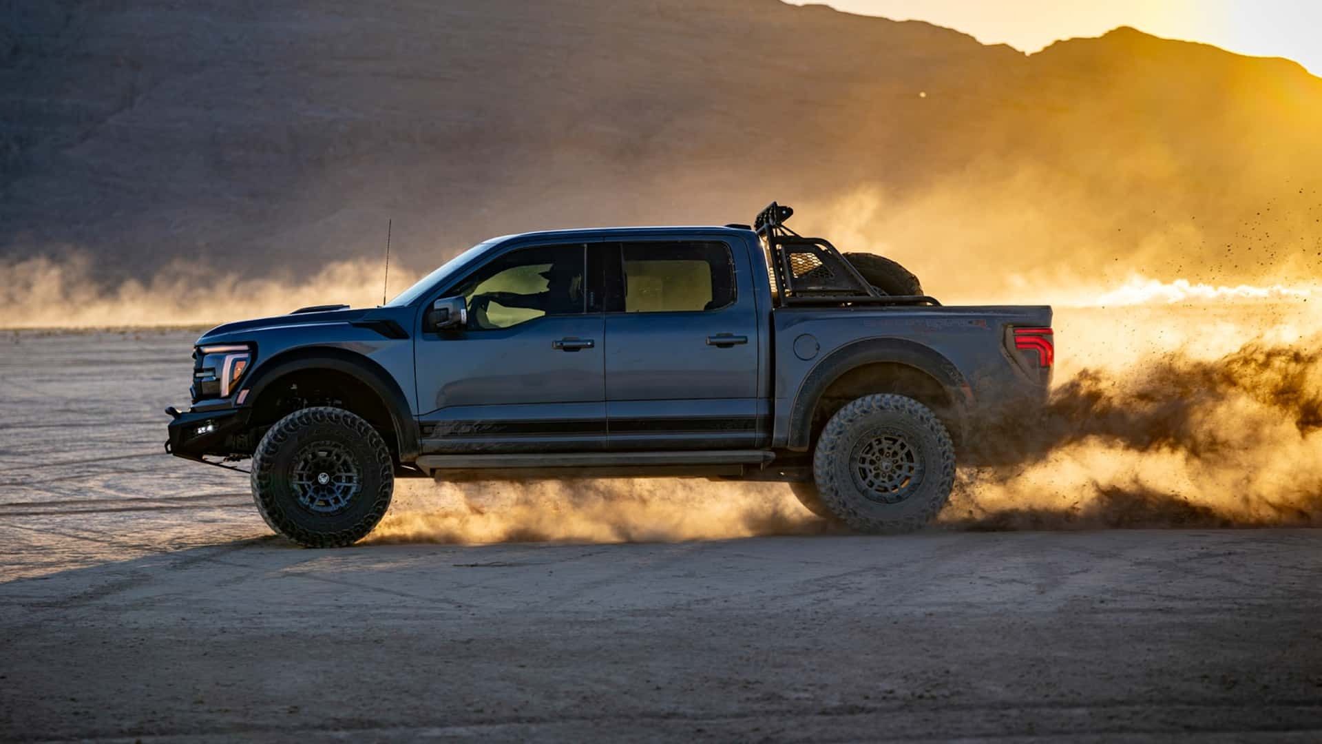 نمای جانبی جلو خودرو فورد F-150 شلبی رپتور Baja