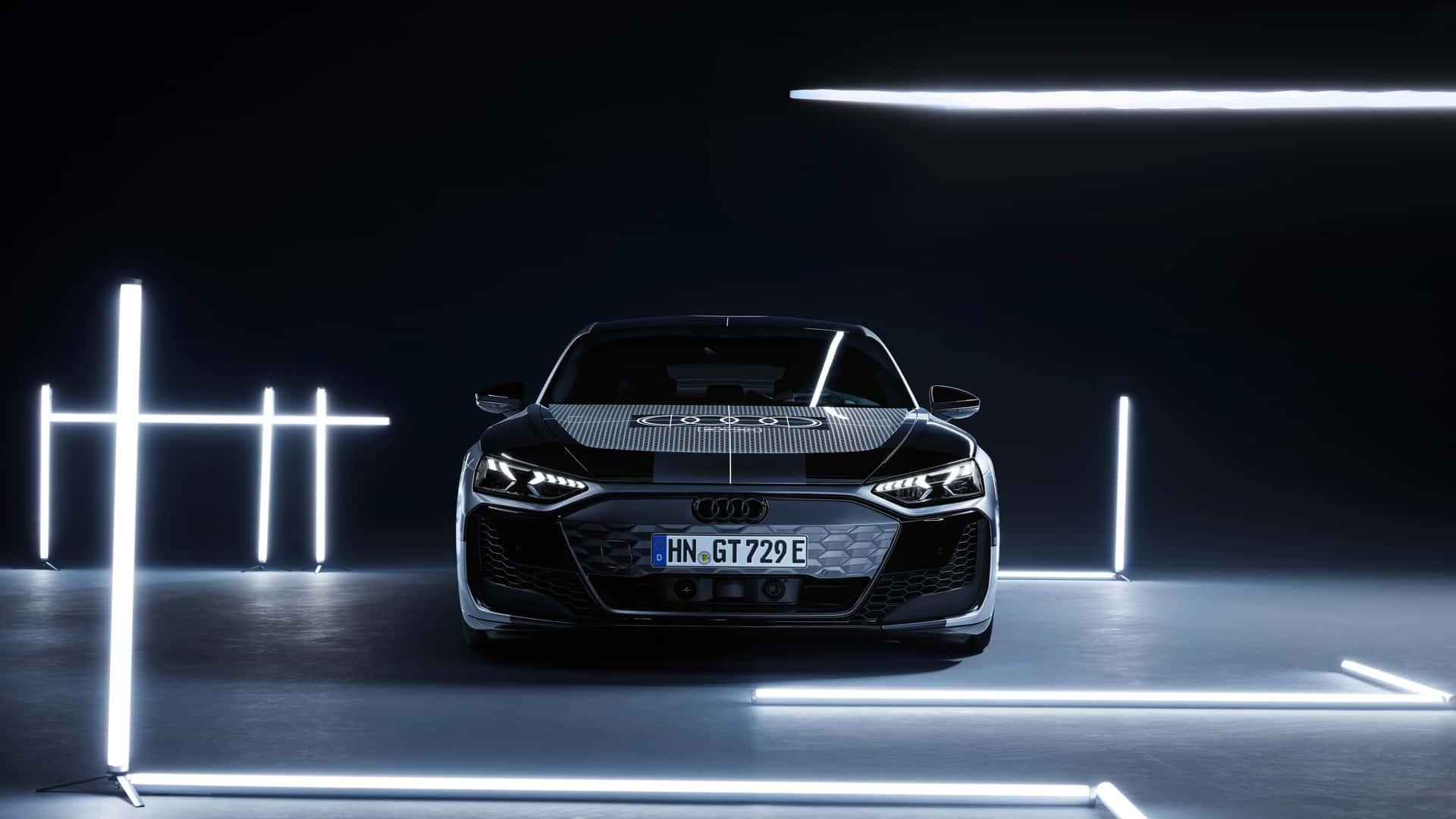 نمای جلو خودرو آئودی E-Tron GT Performance 