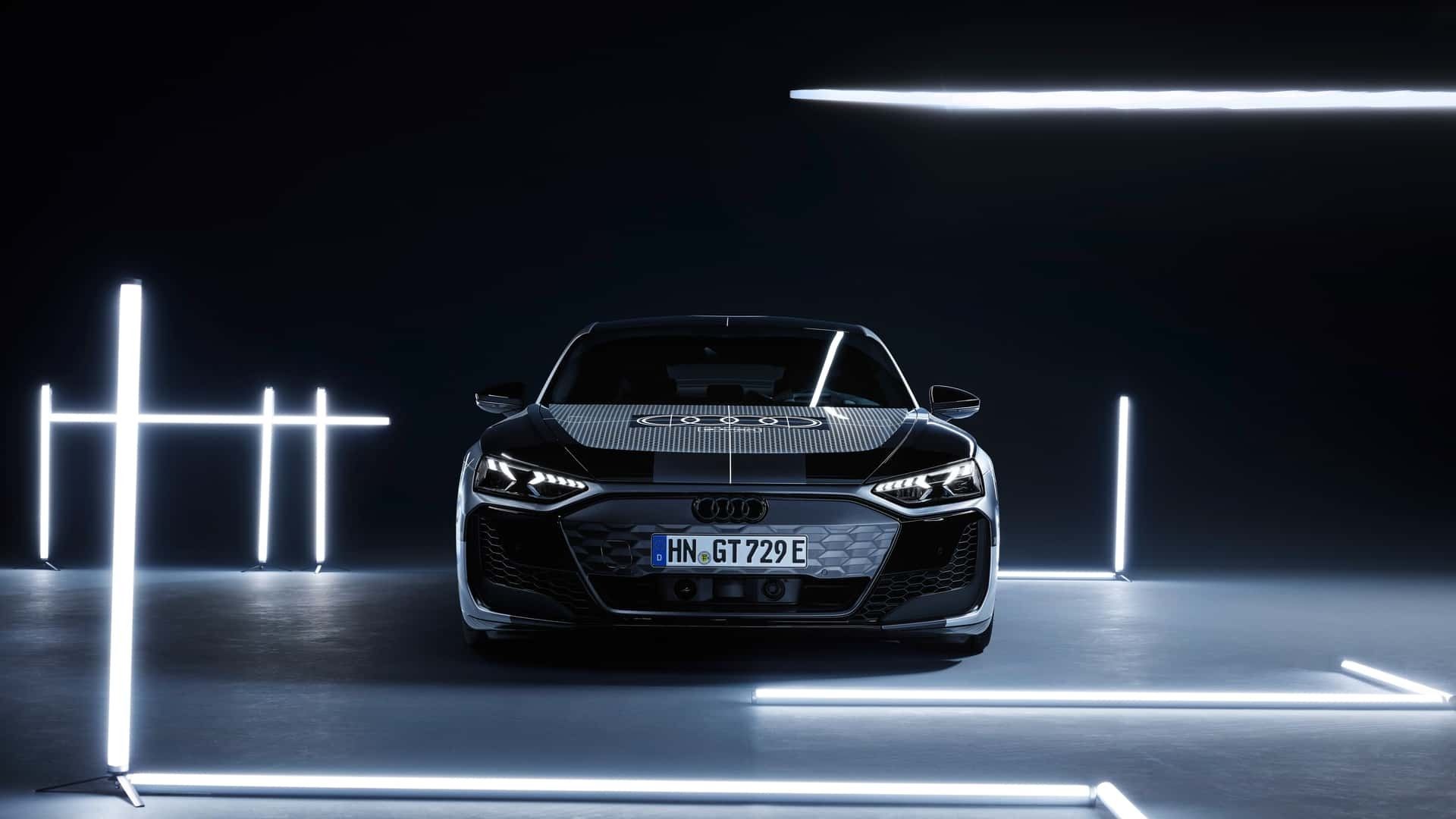 نمای جلو خودرو آئودی E-Tron GT Performance 