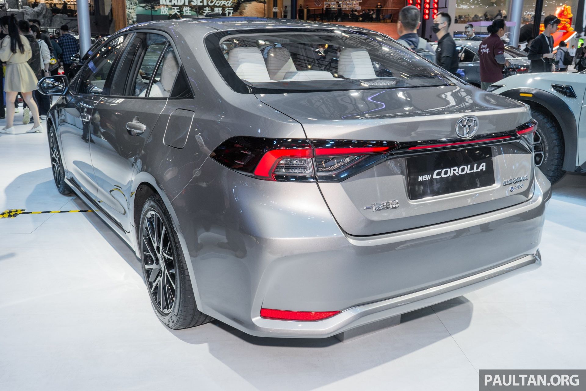 نمای سه‌چهارم عقب خودرو تویوتا کرولا ۲۰۲۶