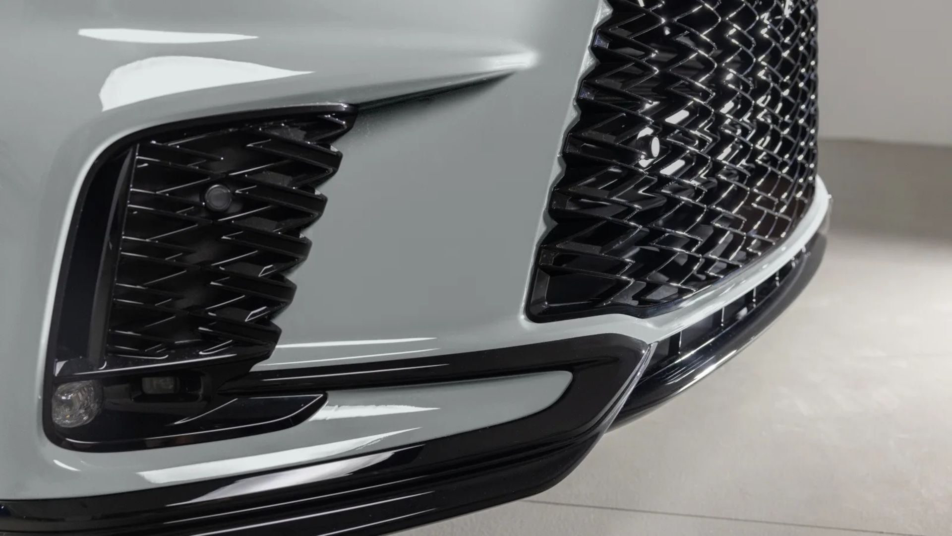 تزئینات مشکی جلو پنجره و سپر خودرو لکسوس RX 500h 2025