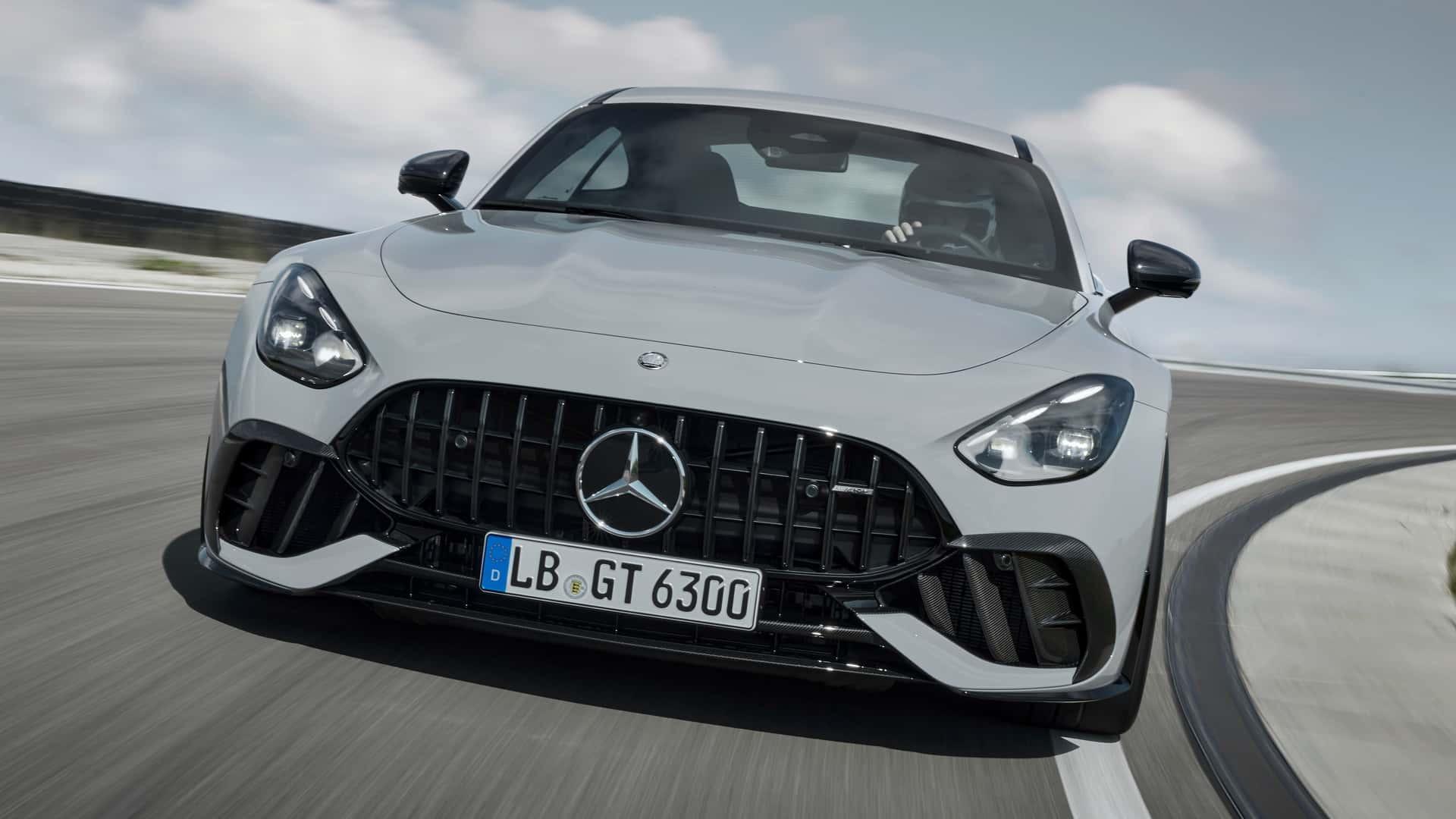 نمای جلو خودرو مرسدس بنز AMG GT63 Pro
