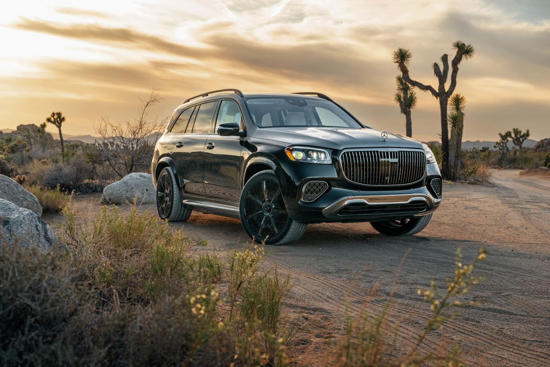 نمای سه‌چهارم جلو مرسدس میباخ GLS 600