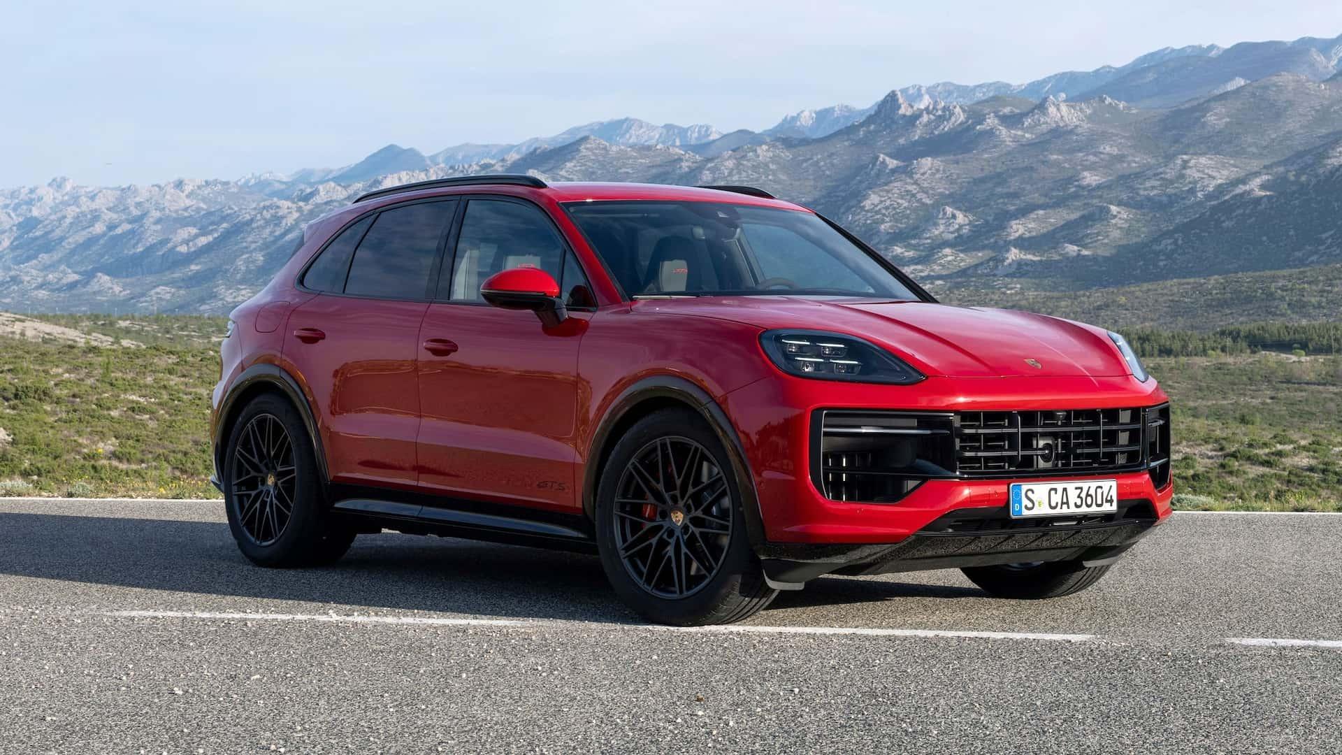 نمای سه‌چهارم جلو خودرو پوشه کاین GTS 2025