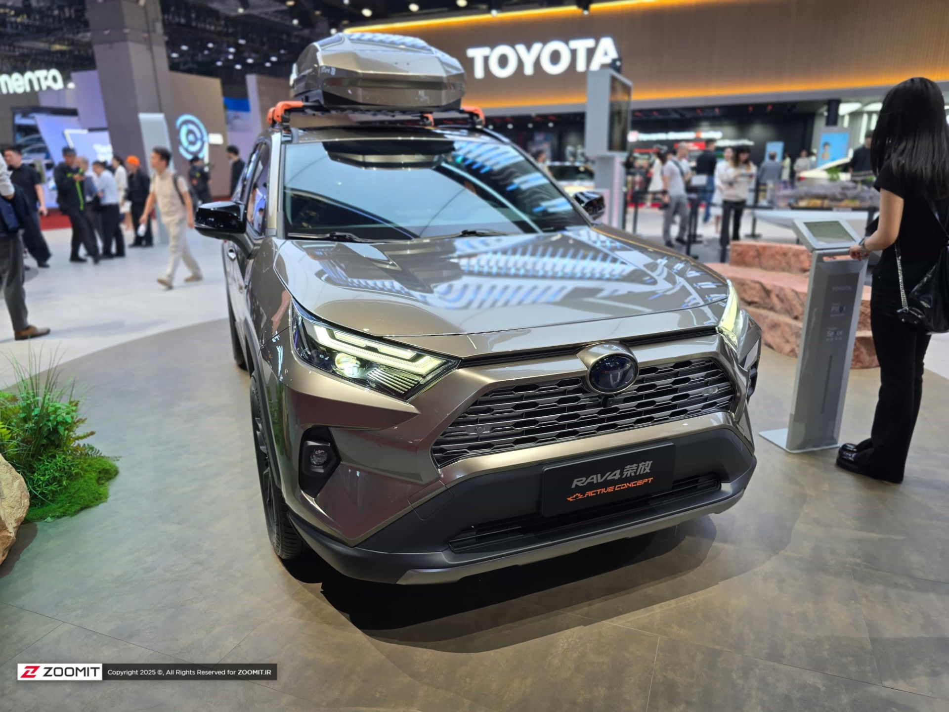 نمای جلو تویوتا Rav4
