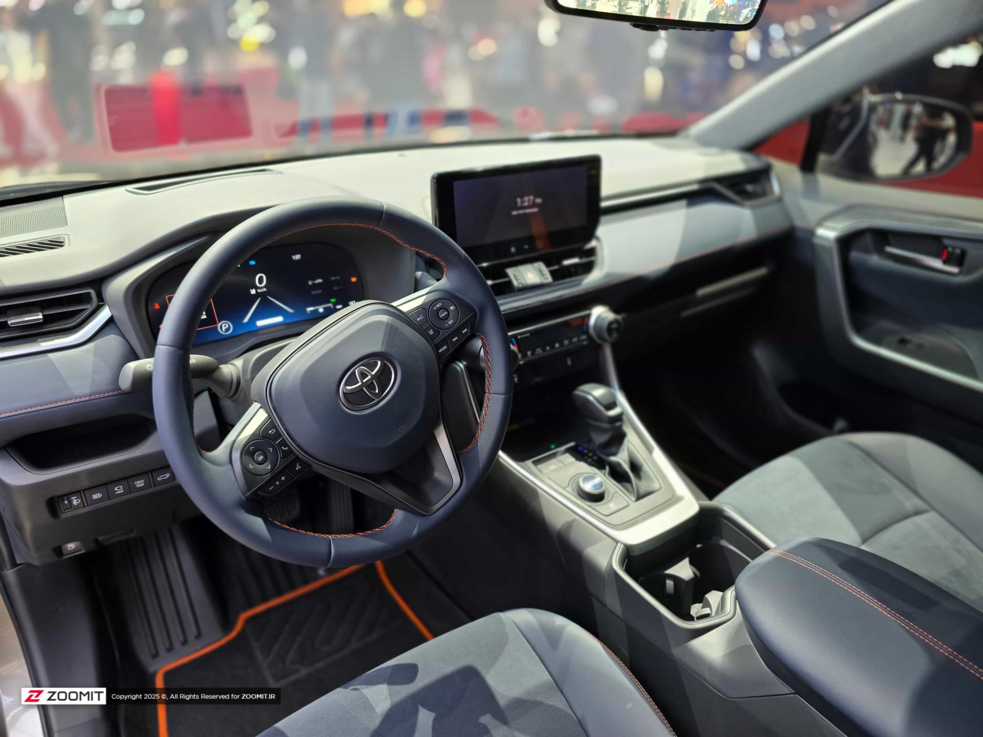 نمای داخل کابین خودرو تویوتا Rav4