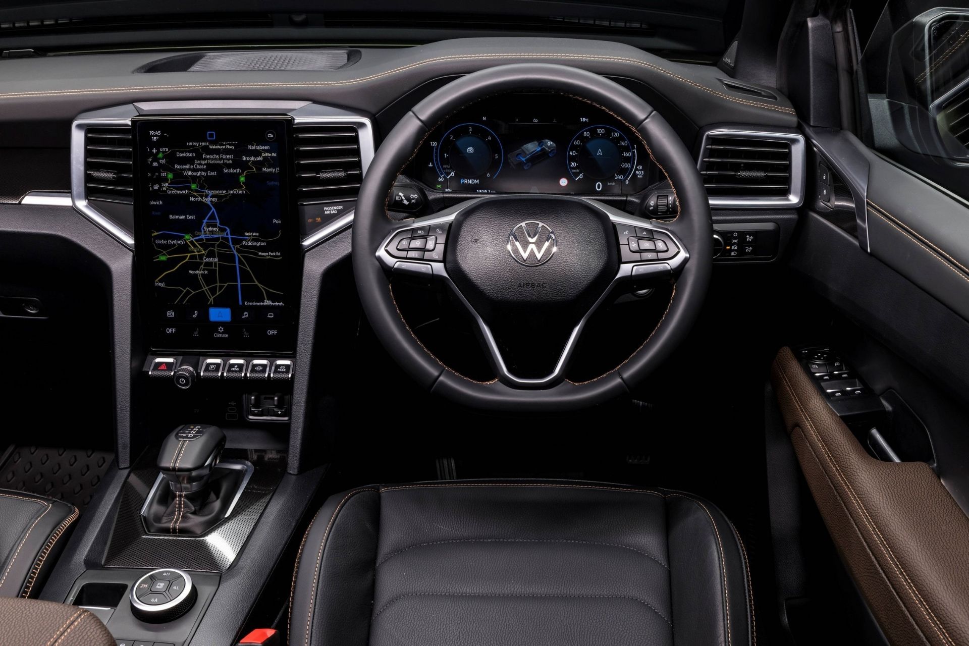 نمای داخل کابین فولکس‌واگن آماروک