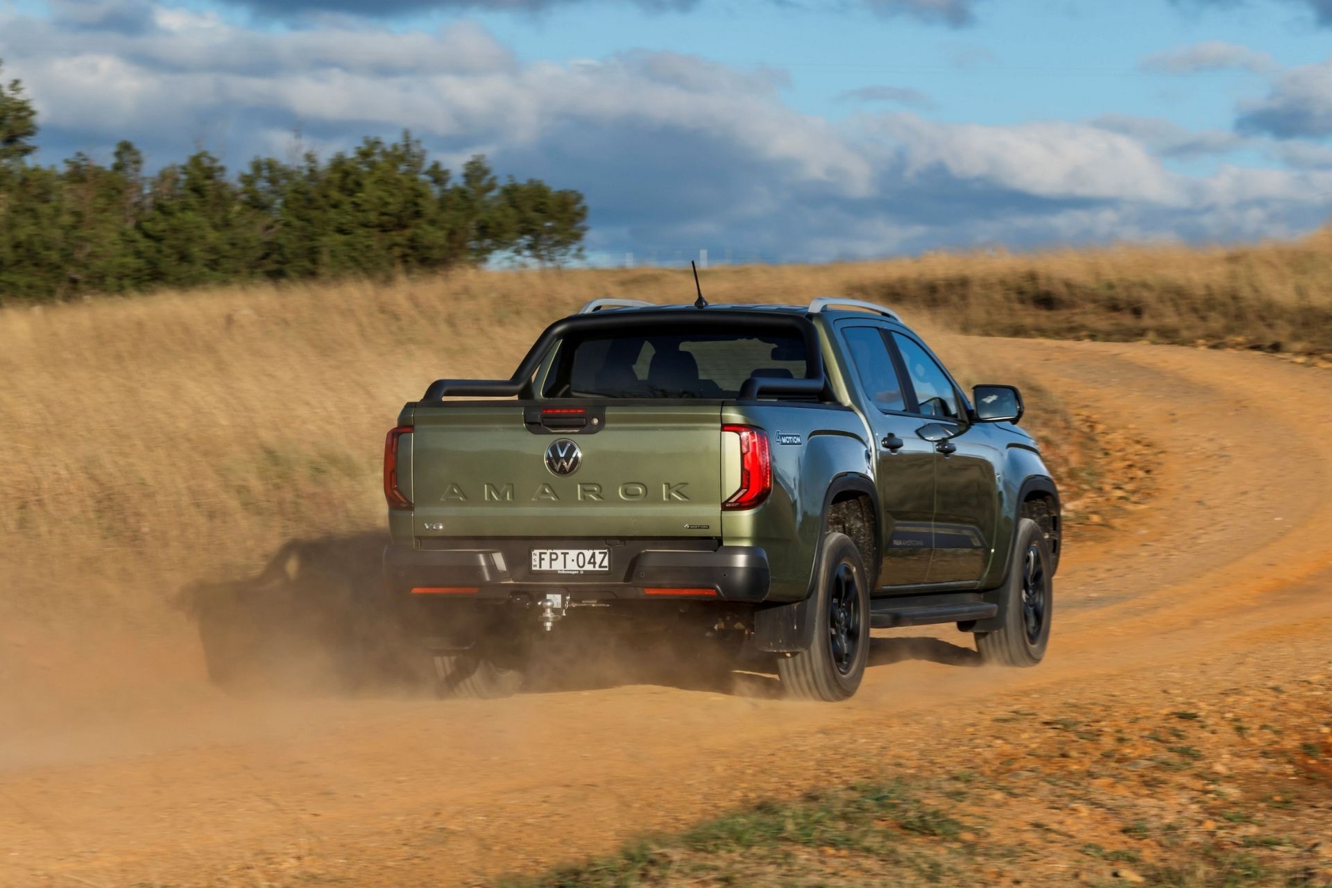 نمای سه‌چهارم عقب فولکس‌واگن آماروک