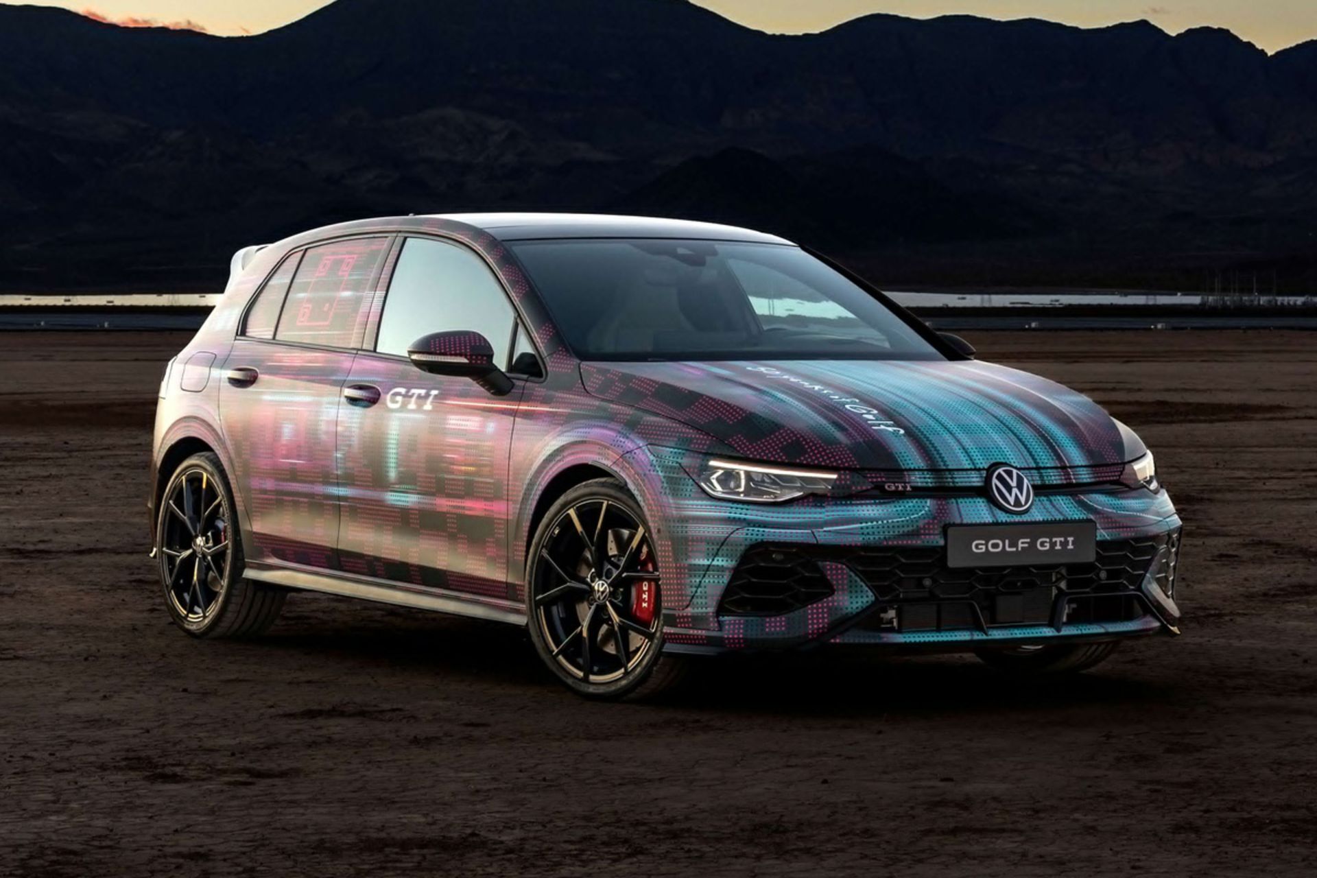 نمای جلویی Golf GTI 2025