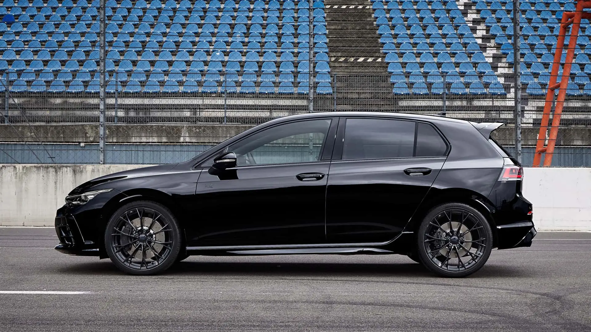فولکس واگن گلف R Black Edition مدل ۲۰۲۵