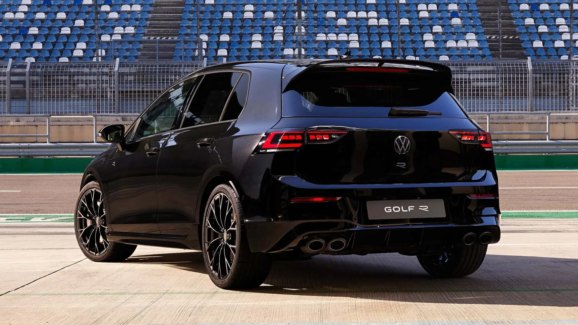 فولکس واگن گلف R Black Edition مدل ۲۰۲۵
