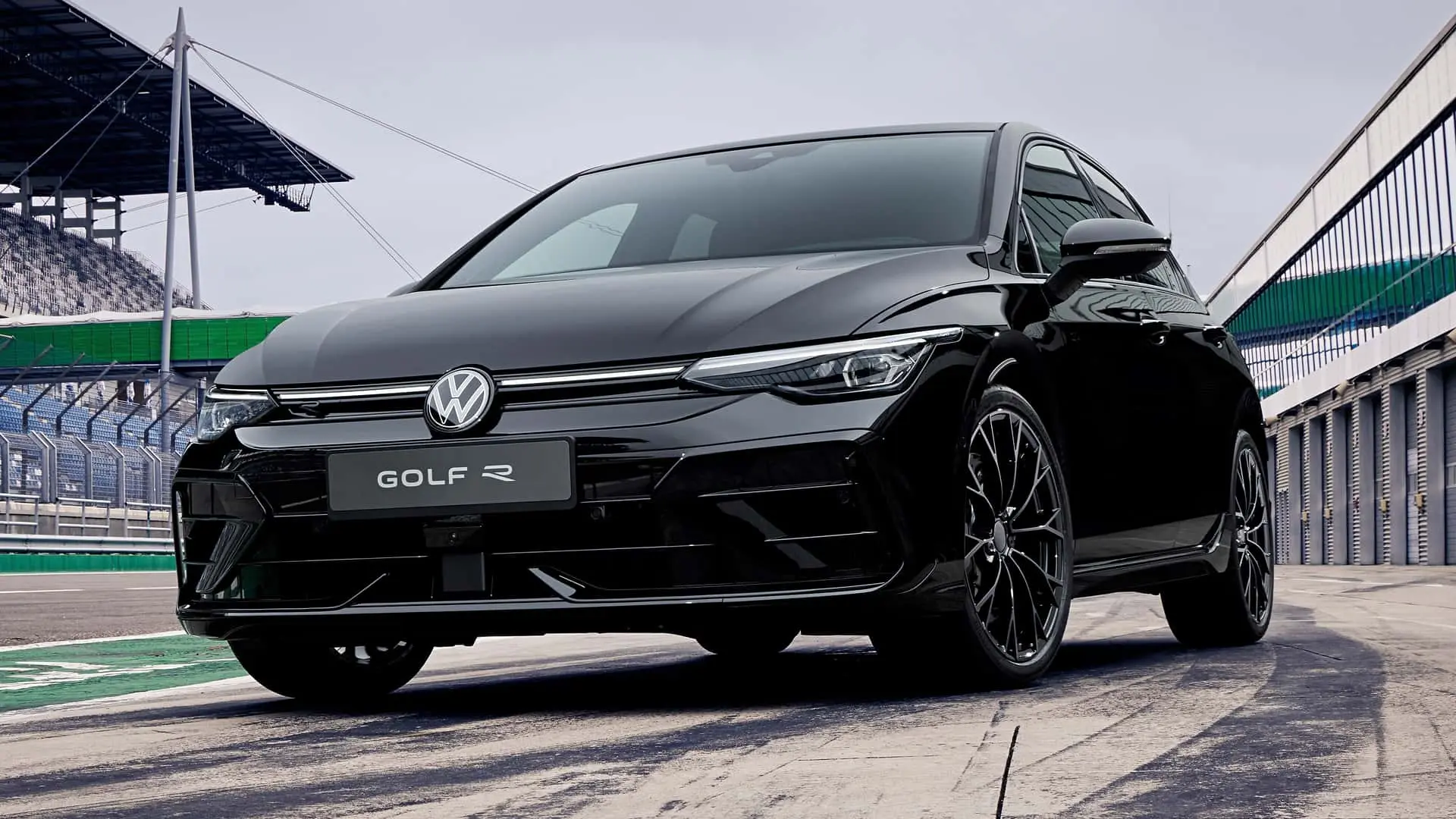 فولکس واگن گلف R Black Edition مدل ۲۰۲۵