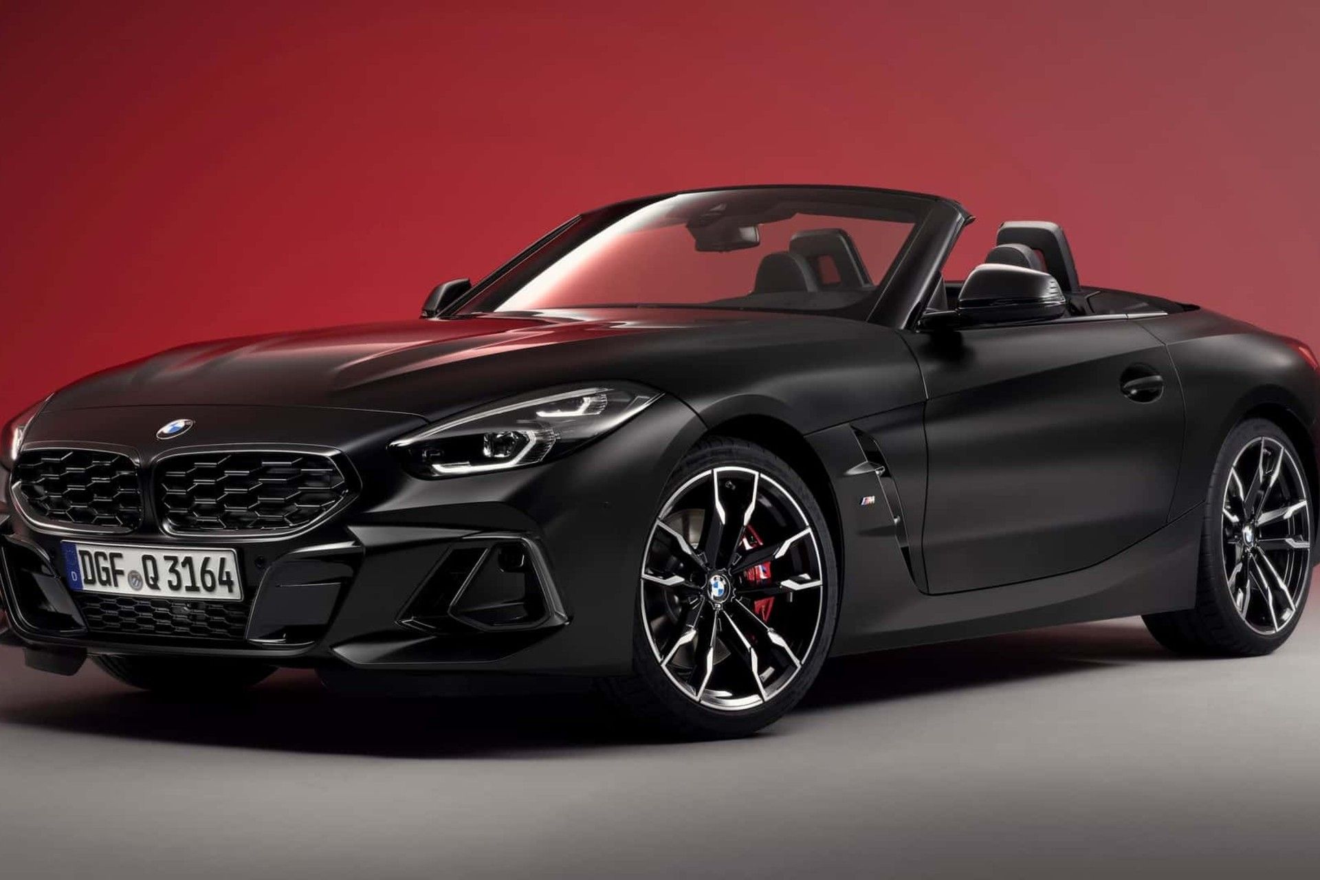 نمای سه‌چهارم جلو خودرو بی‌ام‌و Z4 فاینال ادیشن