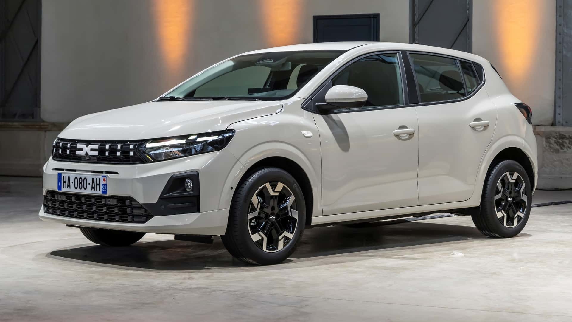 نمای سه‌چهارم جلو خودرو داچیا ساندرو 2026