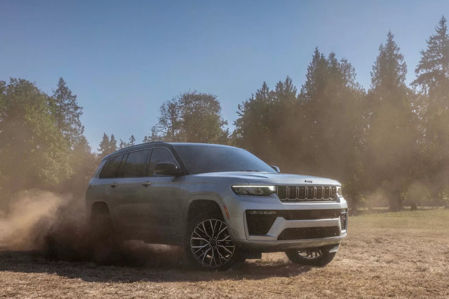 شاسی‌بلند ۲۰۲۶ جیپ با طراحی چشم‌نواز و قابلیت‌های پیشرفته معرفی شد