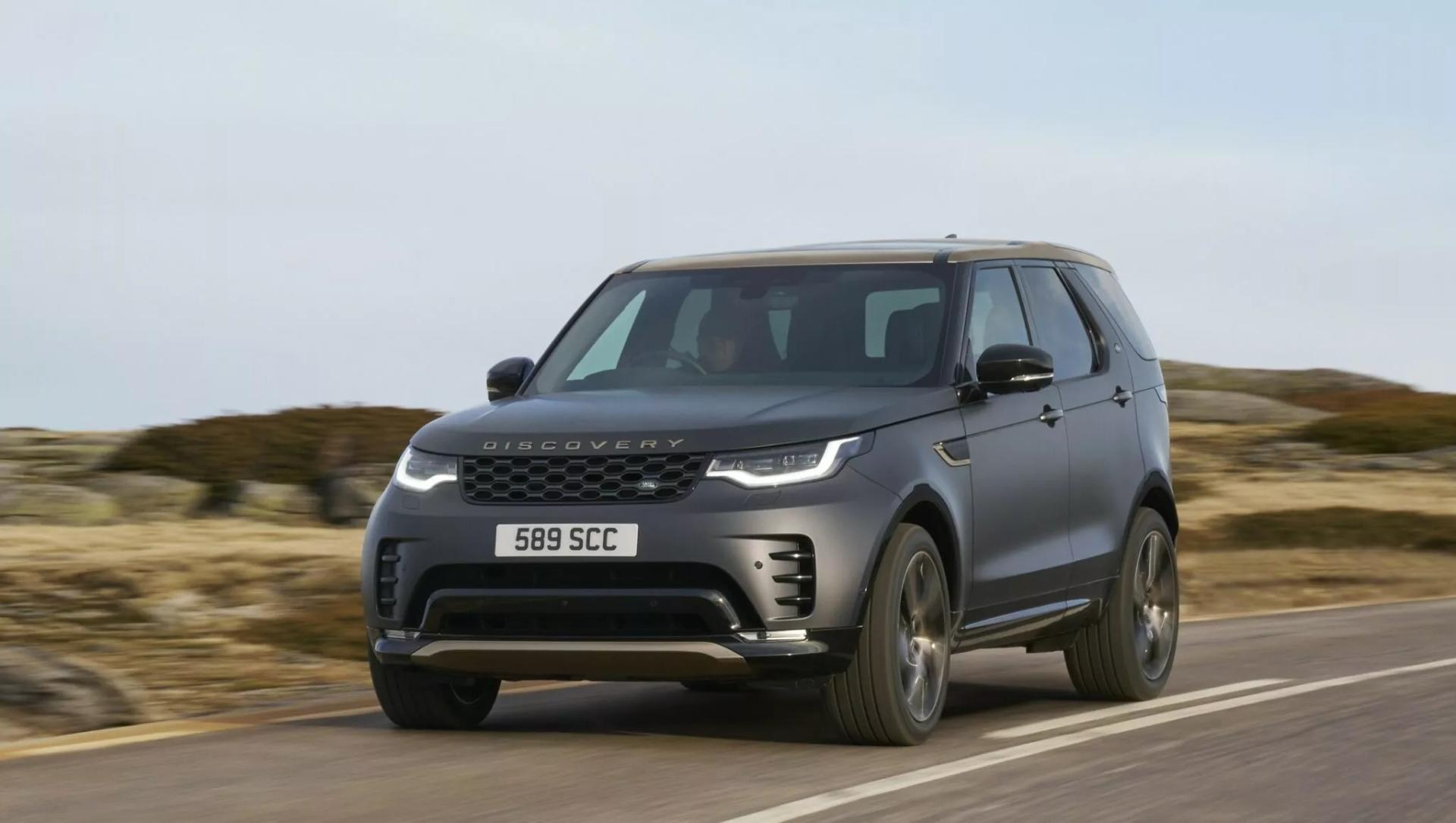 نمای سه‌چهارم جلو خودرو لندروور دیسکاوری Tempest در جاده