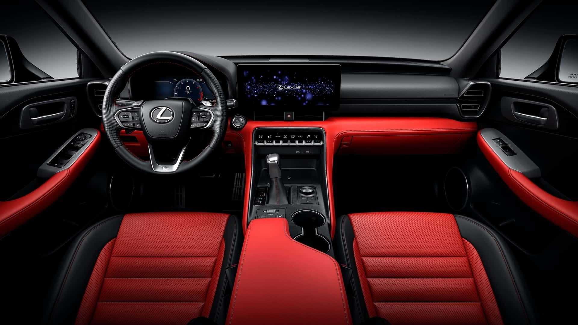 نمای داخل کابین خودرو لکسوس IS
