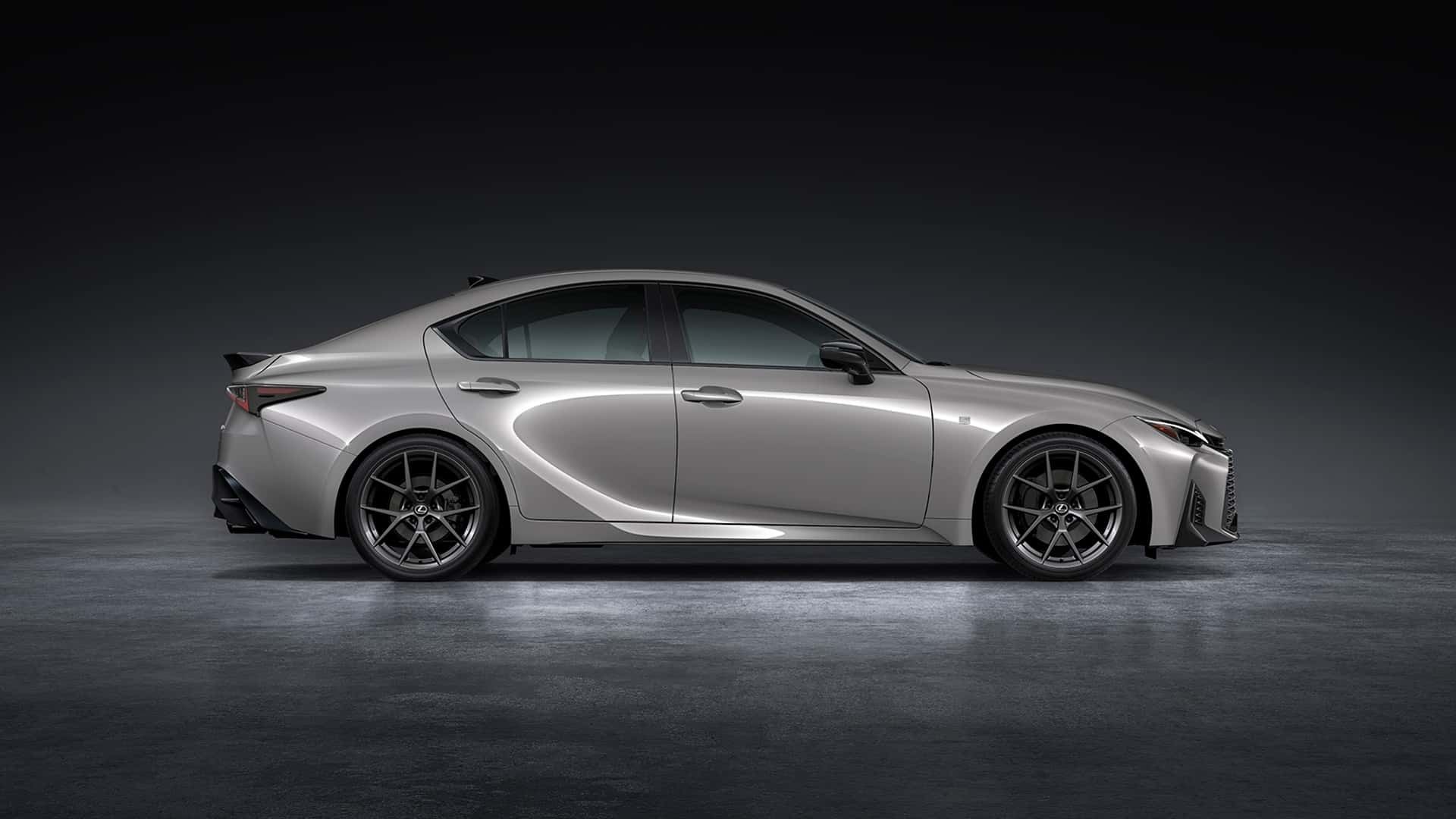 نمای جانبی خودرو لکسوس IS