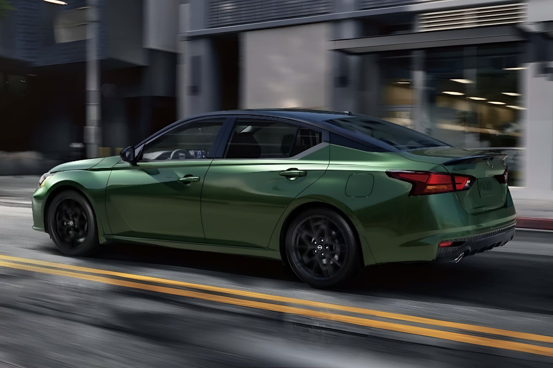 نمای سه‌چهارم عقب خودرو نیسان آلتیما ۲۰۲۶