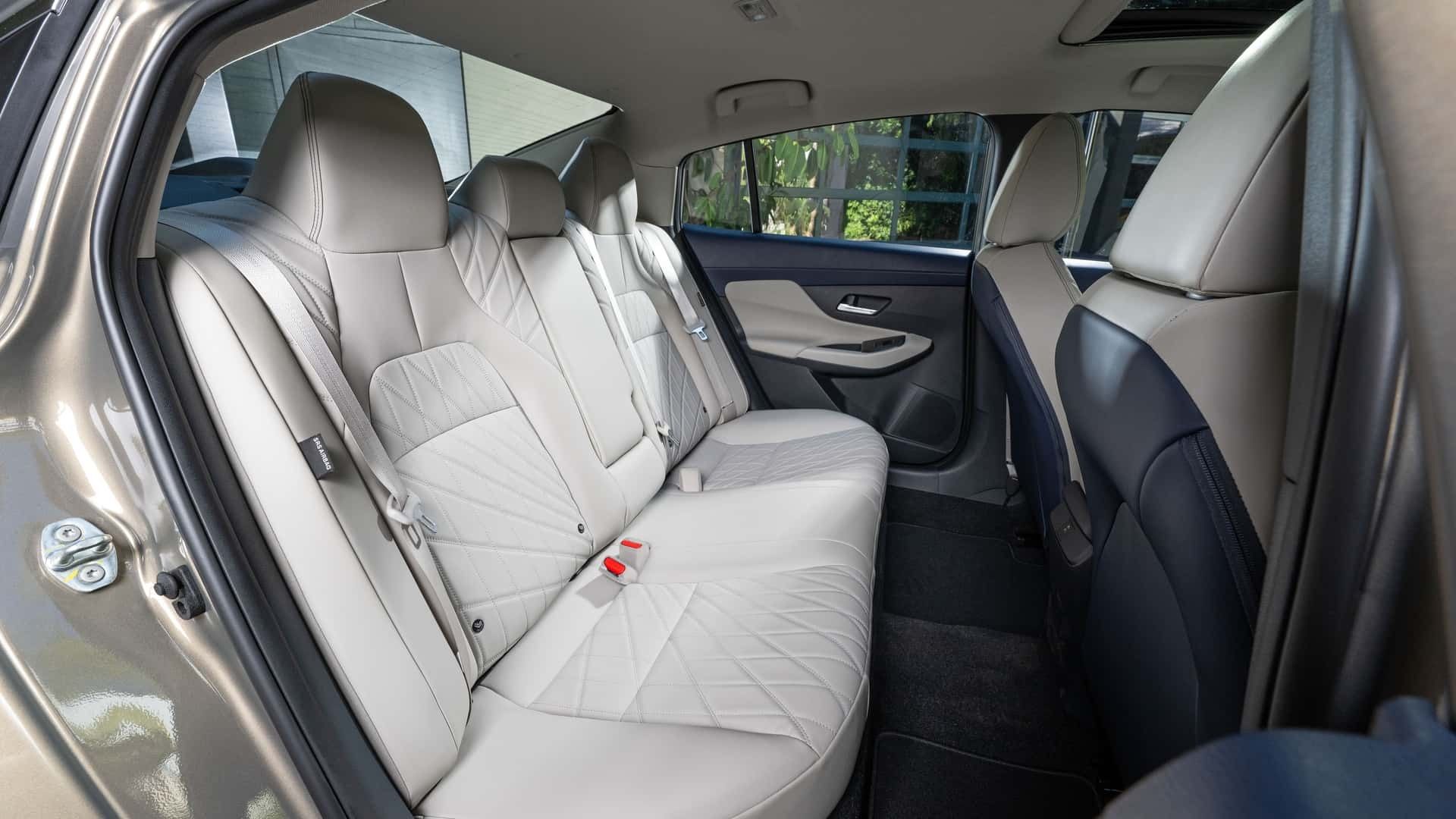 صندلی‌های عقب خودرو نیسان سنترا اس