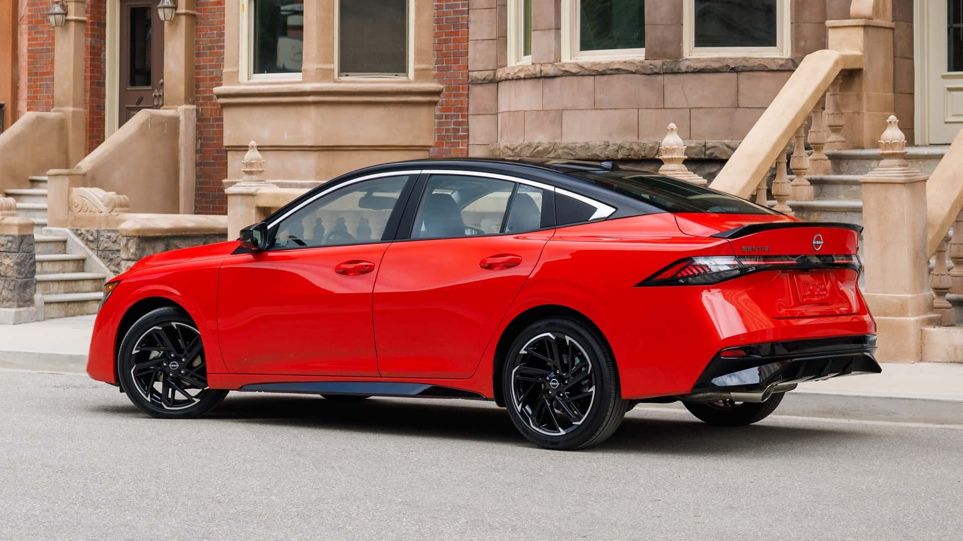 نمای سه‌چهارم عقب خودرو نیسان سنترا اس