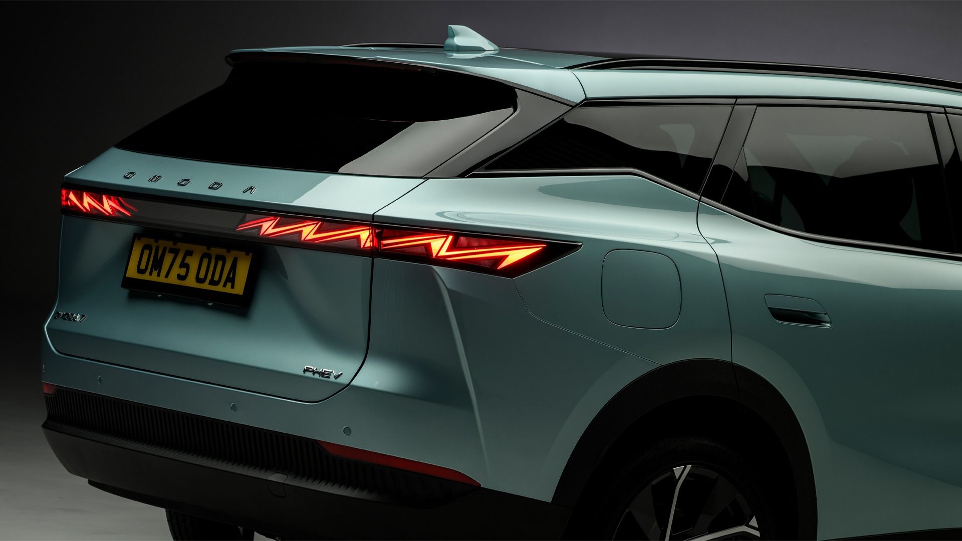 نمای عقب خودرو چری اومودا ۷ از نزدیک