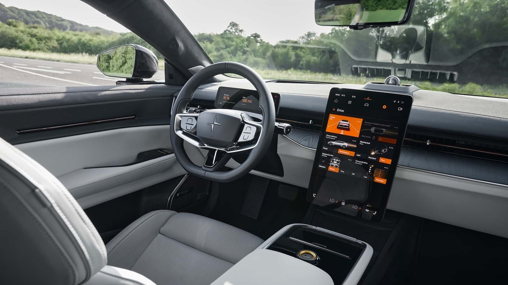 نمای داخل کابین خودرو پولستار ۵